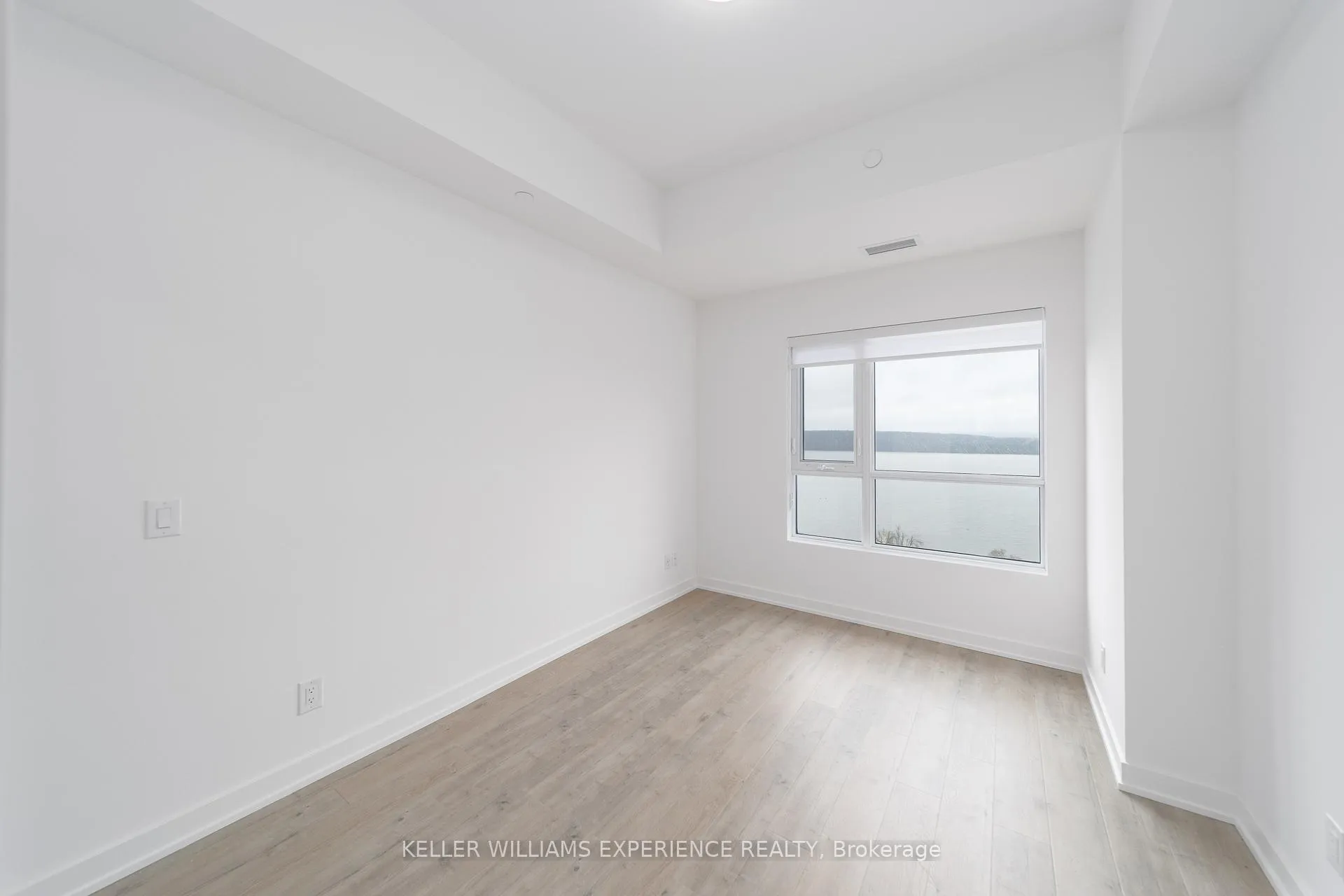 Photo 12 of Unit 1106, 56 Lakeside Terrace, Barrie, Little Lake — HOMEH