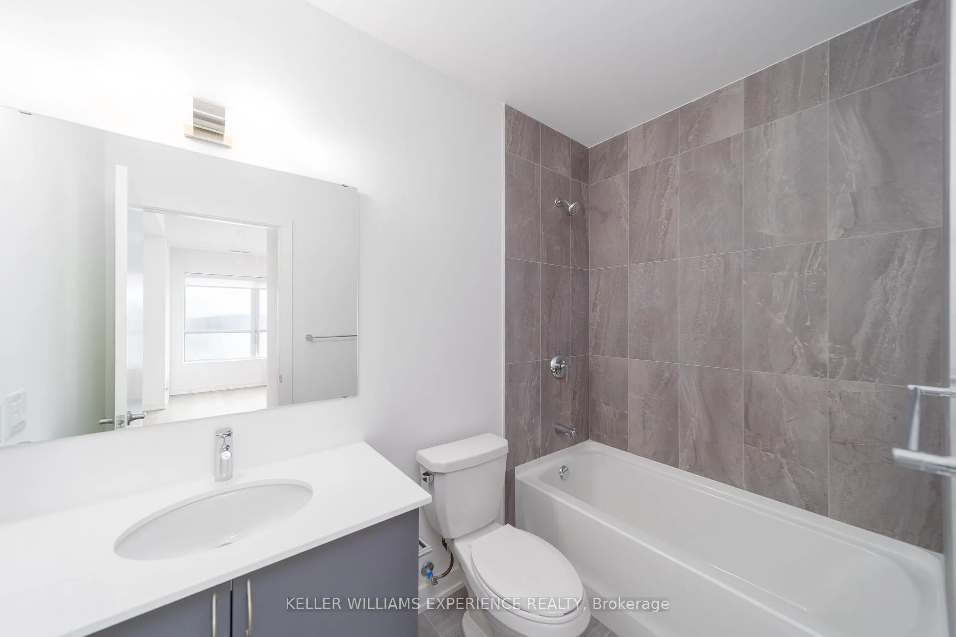 Photo 15 of Unit 1106, 56 Lakeside Terrace, Barrie, Little Lake — HOMEH