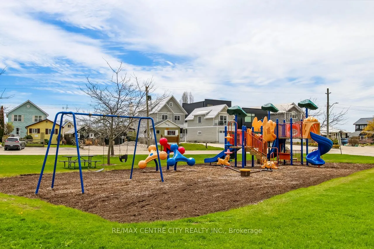 Photo 13 of 393 Stanley Park Drive, Central Elgin, Port Stanley — HOMEH