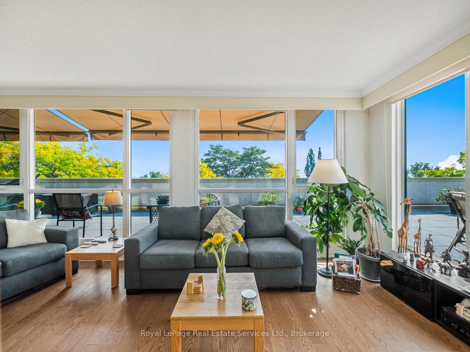 Photo 5 of Unit 310, 415 Locust Street, Burlington, Brant — HOMEH