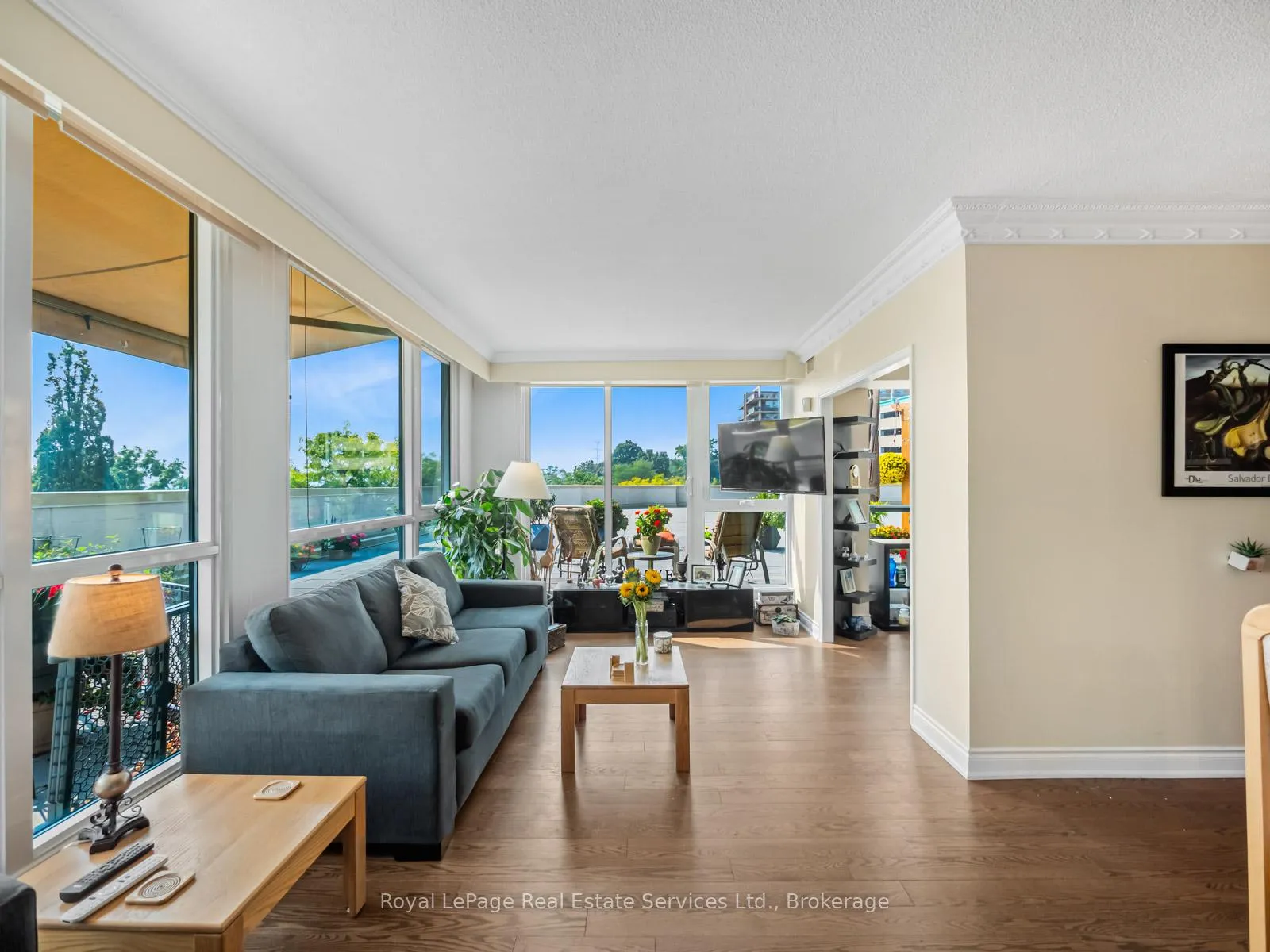 Photo 6 of Unit 310, 415 Locust Street, Burlington, Brant — HOMEH