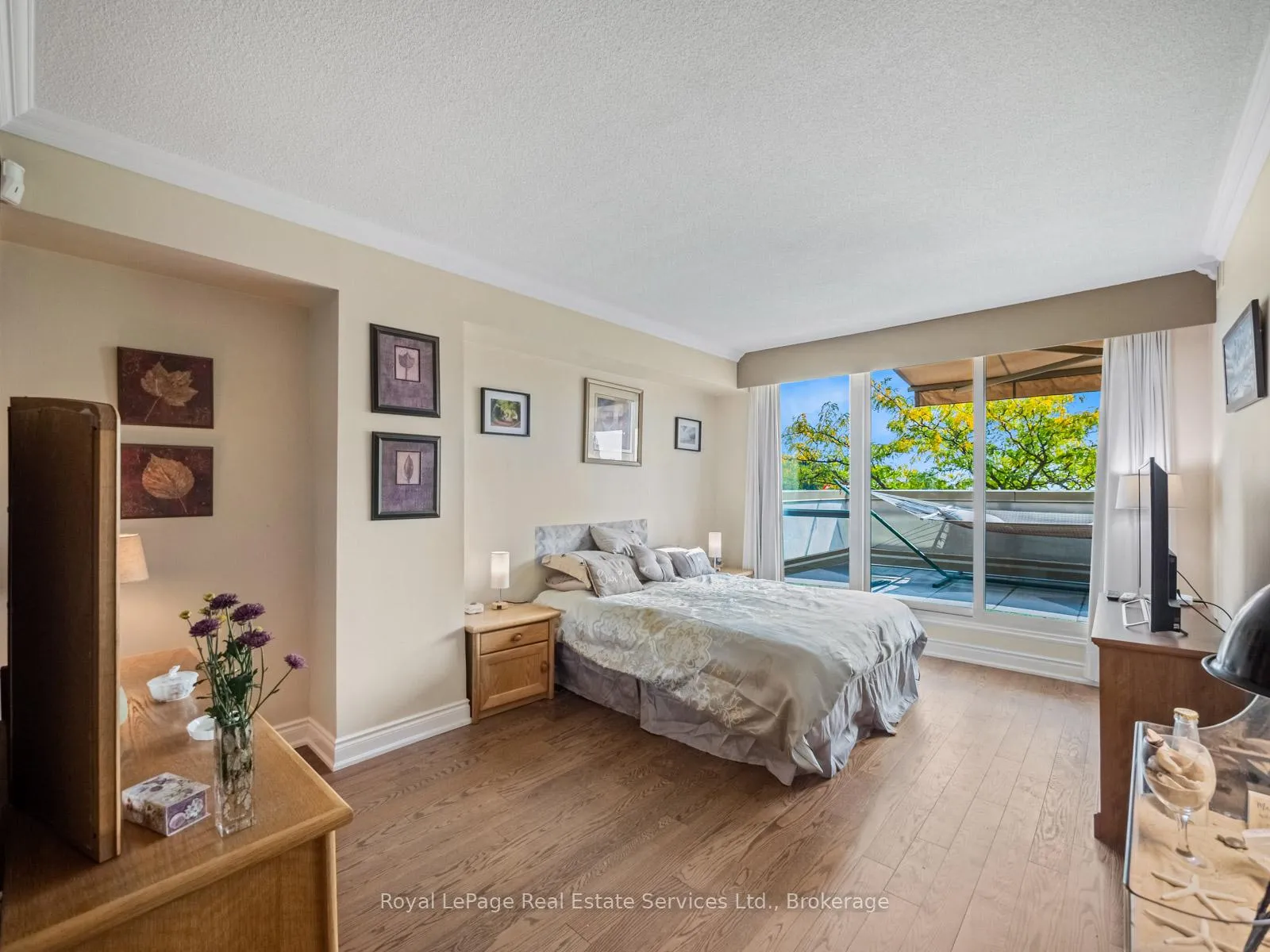 Photo 19 of Unit 310, 415 Locust Street, Burlington, Brant — HOMEH