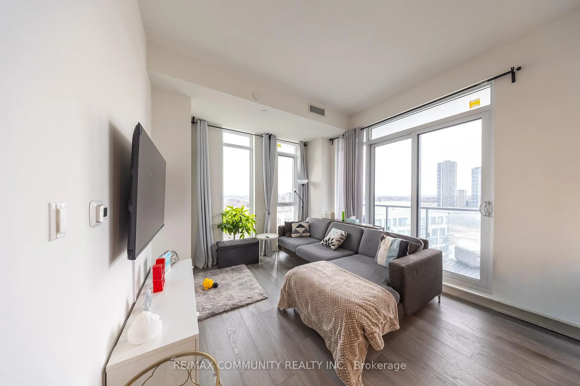 Photo 8 of Unit 1427, 8119 Birchmount Road, Markham, Unionville — HOMEH