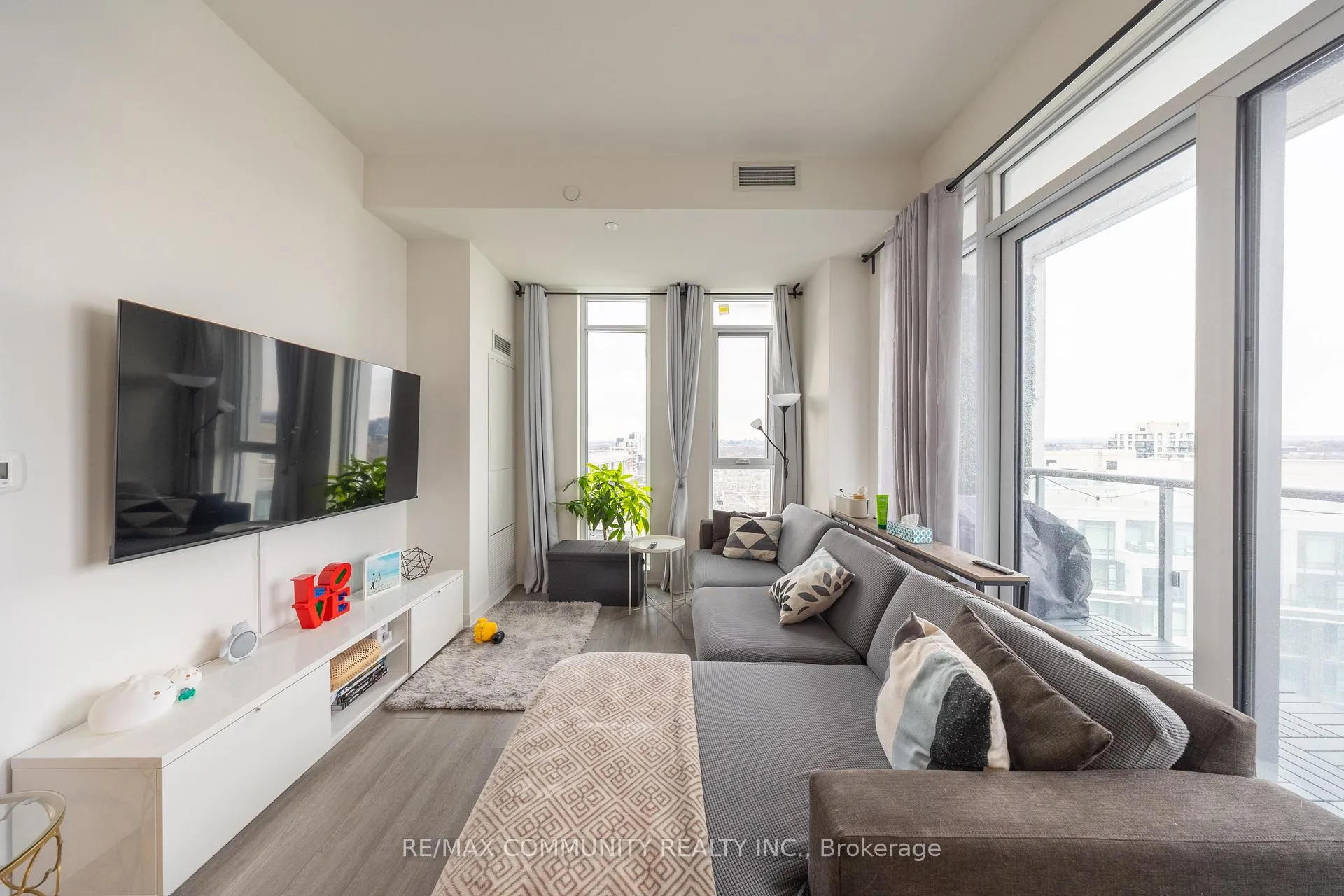 Photo 9 of Unit 1427, 8119 Birchmount Road, Markham, Unionville — HOMEH