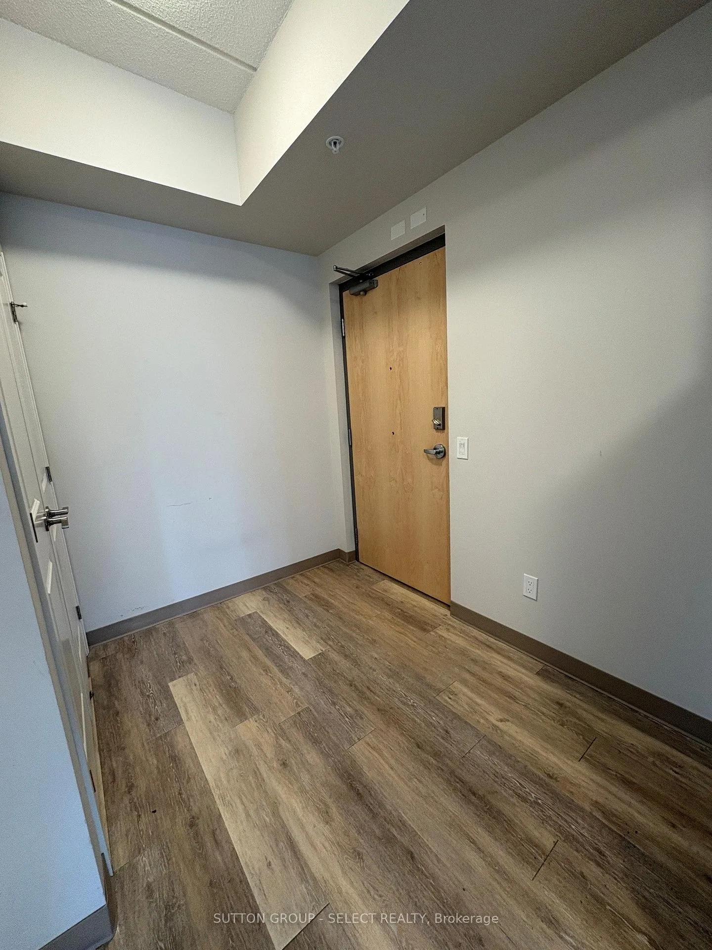 Photo 4 of Unit 607, 99 Pond Mills Road, London, South J — HOMEH