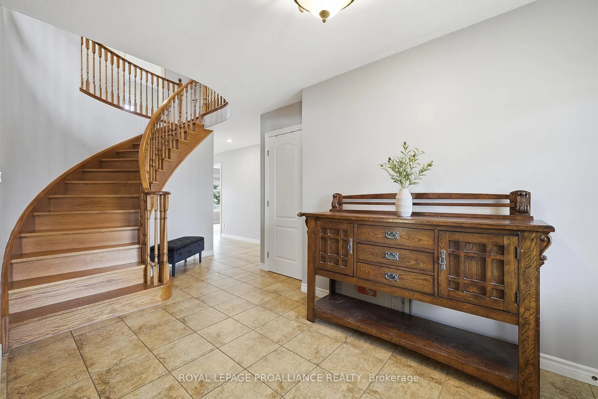 Photo 6 of 9 Essex Drive, Belleville, Thurlow Ward — HOMEH