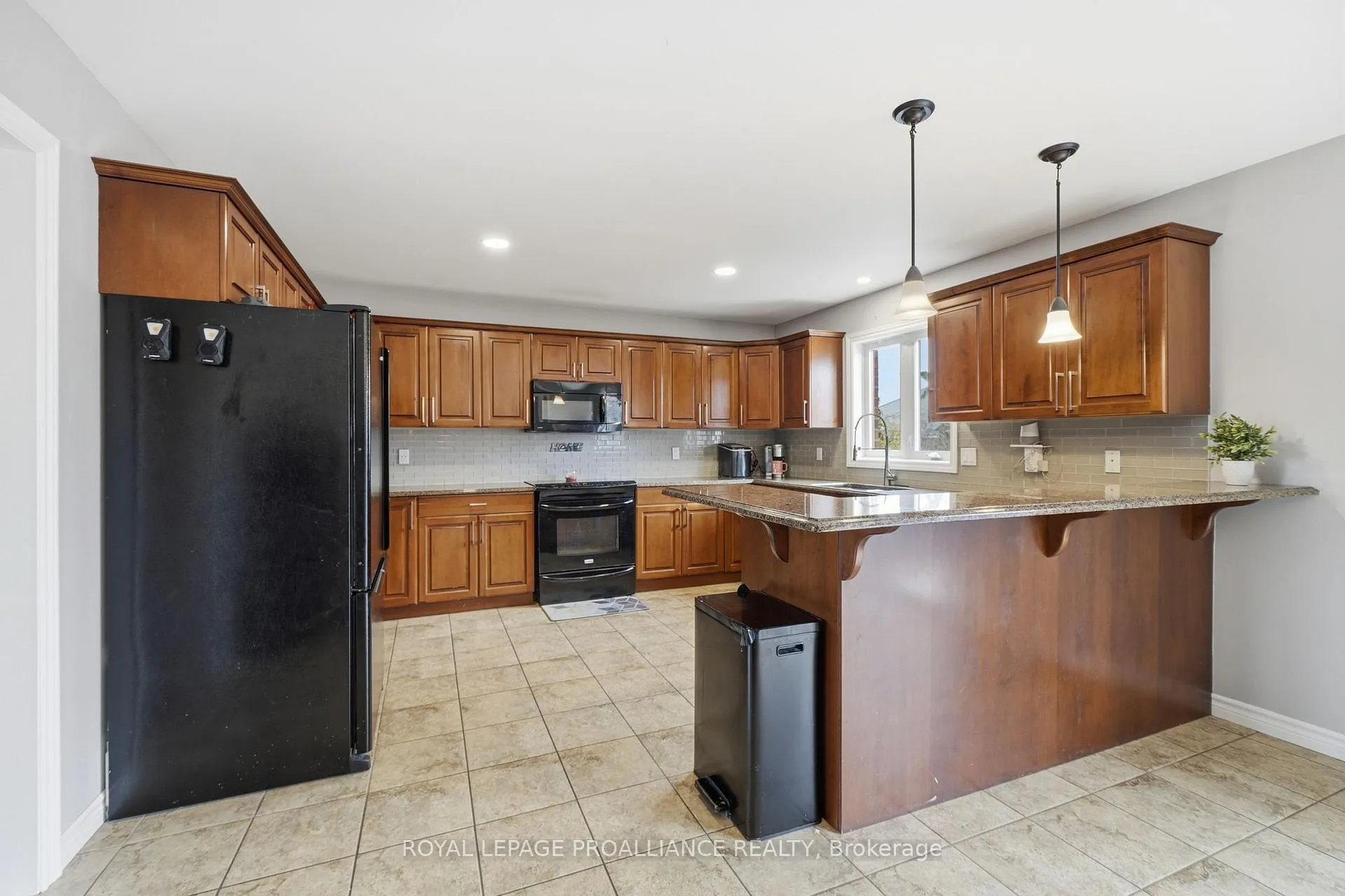 Photo 7 of 9 Essex Drive, Belleville, Thurlow Ward — HOMEH