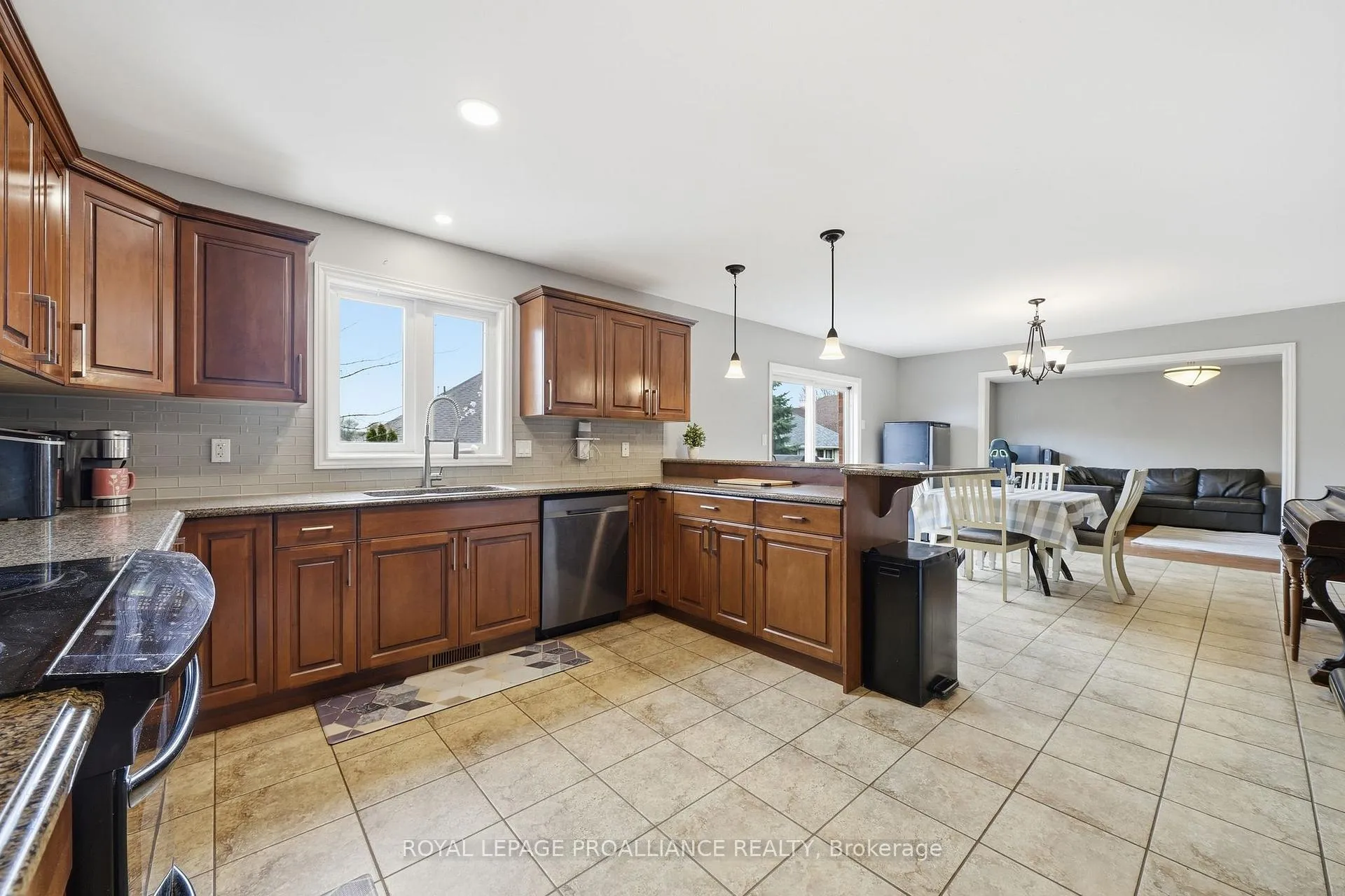 Photo 10 of 9 Essex Drive, Belleville, Thurlow Ward — HOMEH