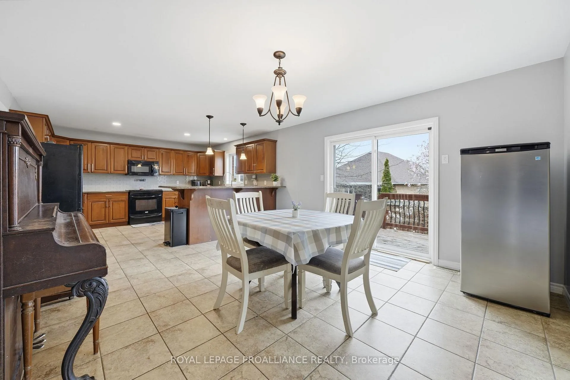 Photo 11 of 9 Essex Drive, Belleville, Thurlow Ward — HOMEH