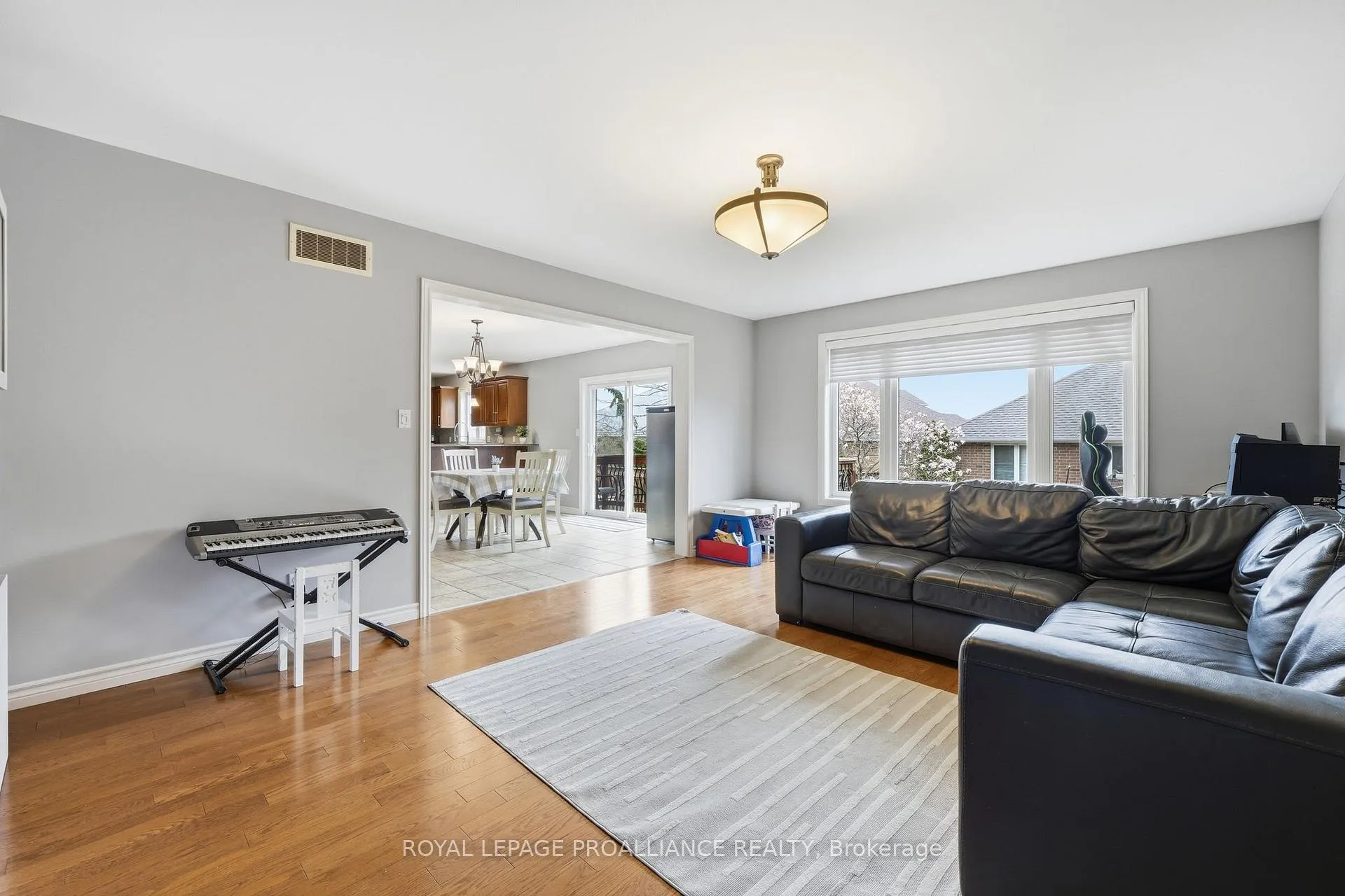 Photo 13 of 9 Essex Drive, Belleville, Thurlow Ward — HOMEH