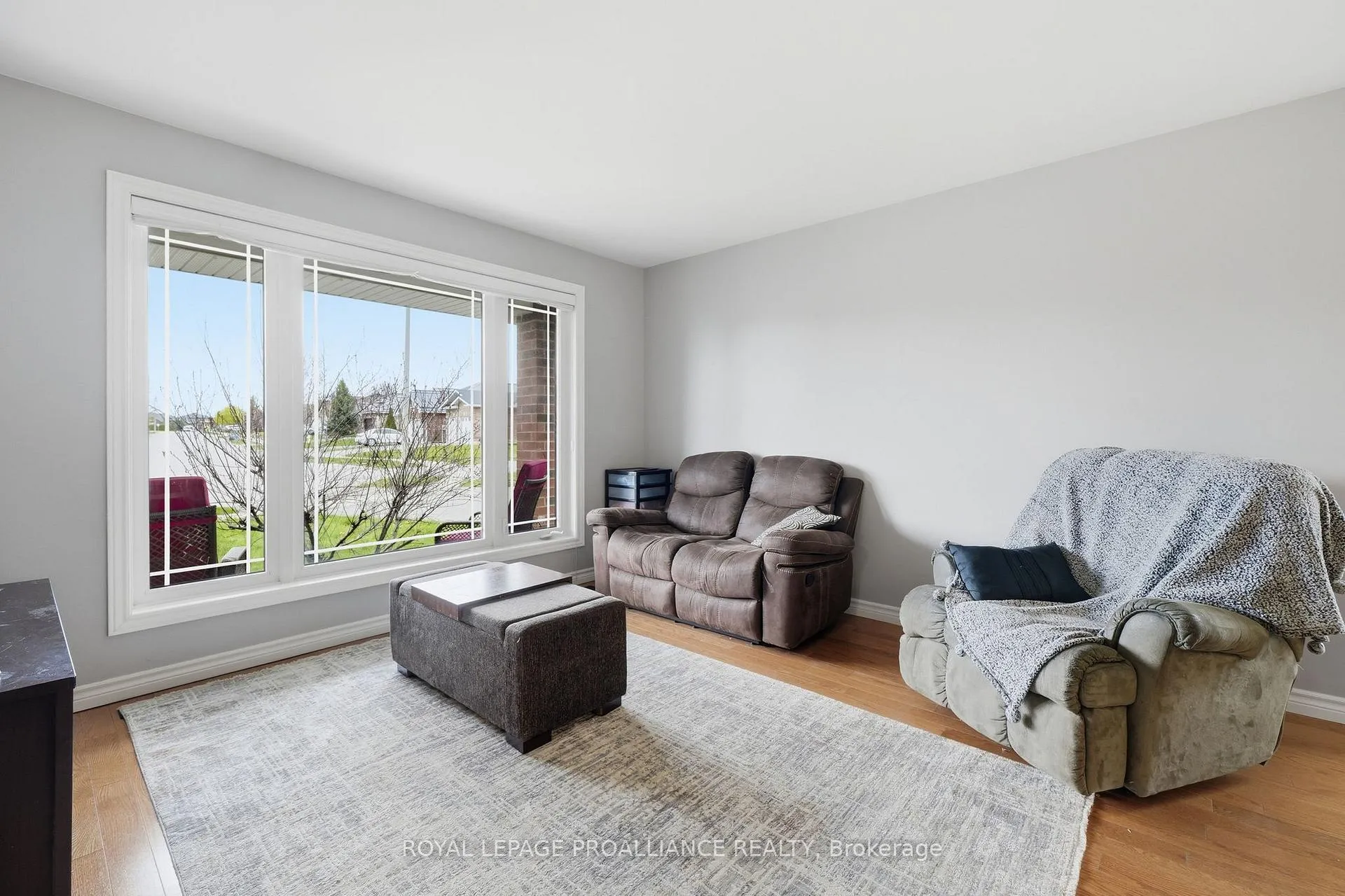 Photo 18 of 9 Essex Drive, Belleville, Thurlow Ward — HOMEH