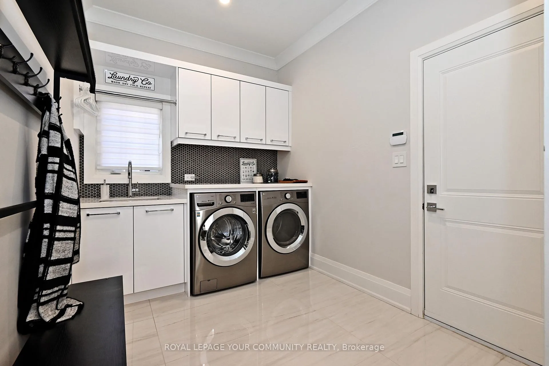 Photo 30 of 313 Willis Drive, Aurora, Aurora Highlands — HOMEH