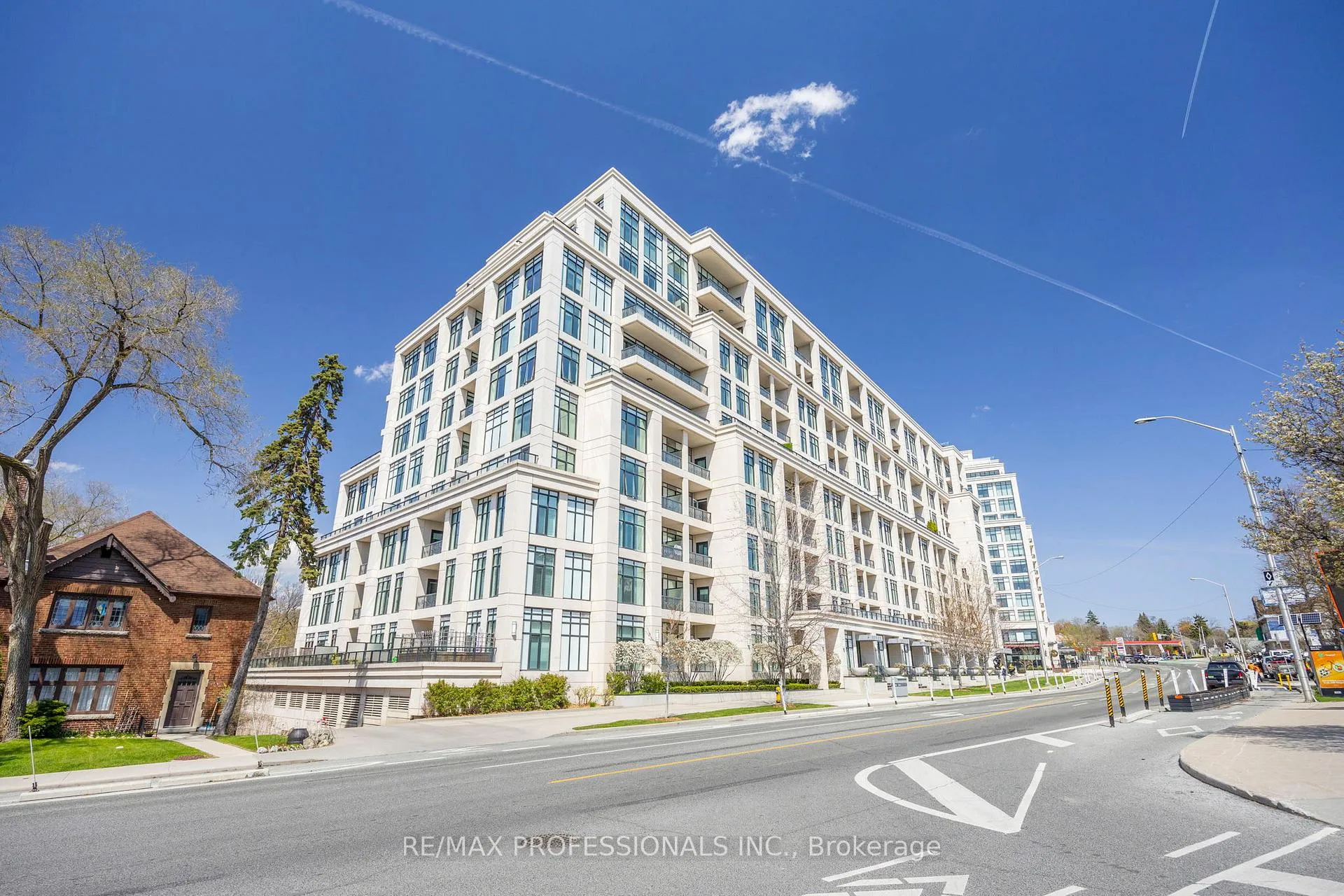 Photo 2 of Unit 612, 2 Old Mill Drive, Toronto, High Park-Swansea — HOMEH