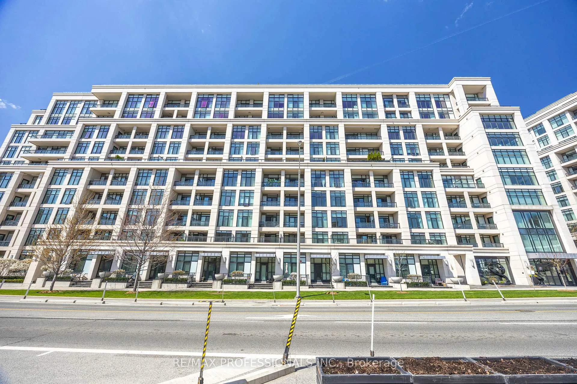 Photo 3 of Unit 612, 2 Old Mill Drive, Toronto, High Park-Swansea — HOMEH