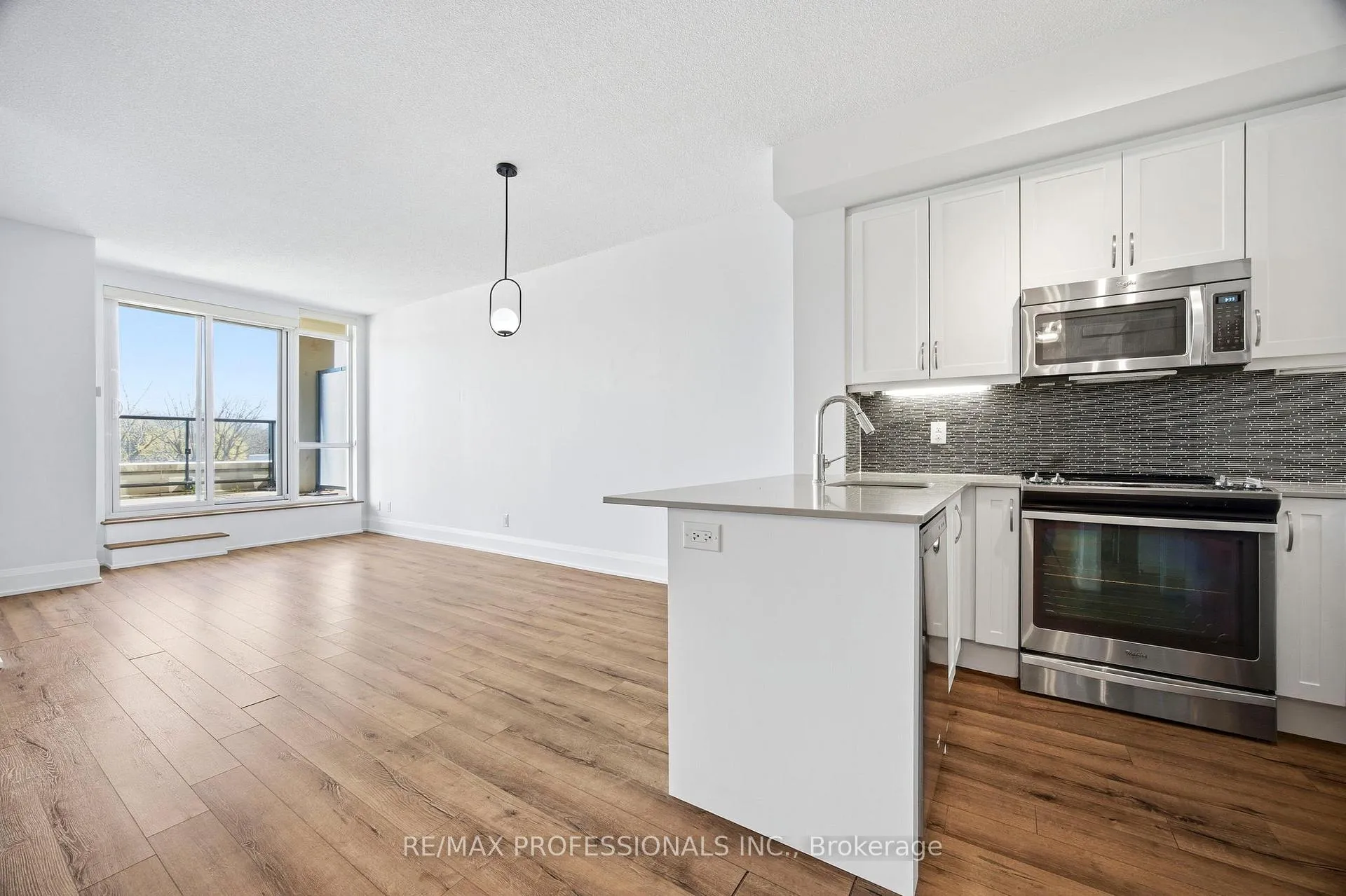 Photo 8 of Unit 612, 2 Old Mill Drive, Toronto, High Park-Swansea — HOMEH