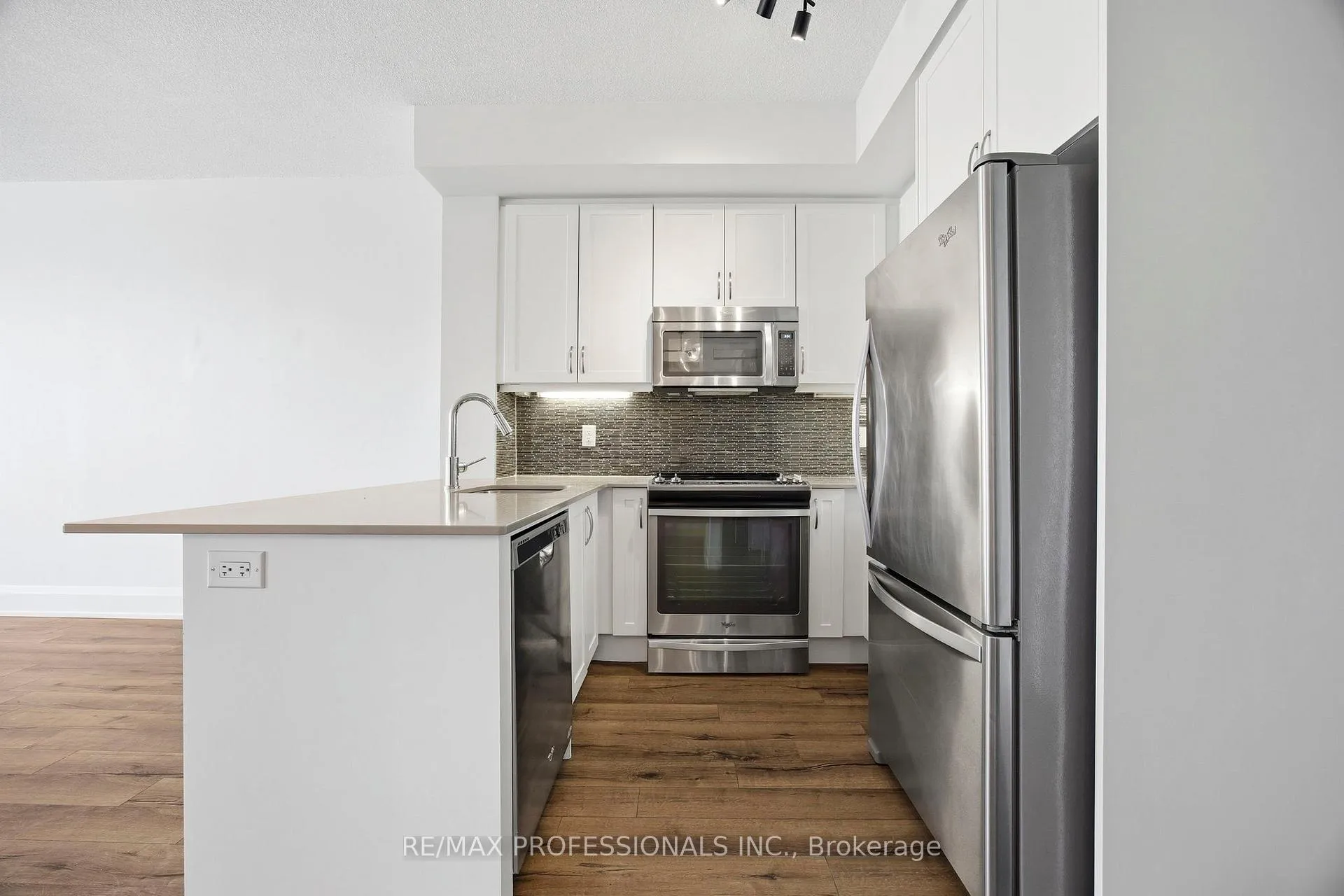 Photo 9 of Unit 612, 2 Old Mill Drive, Toronto, High Park-Swansea — HOMEH