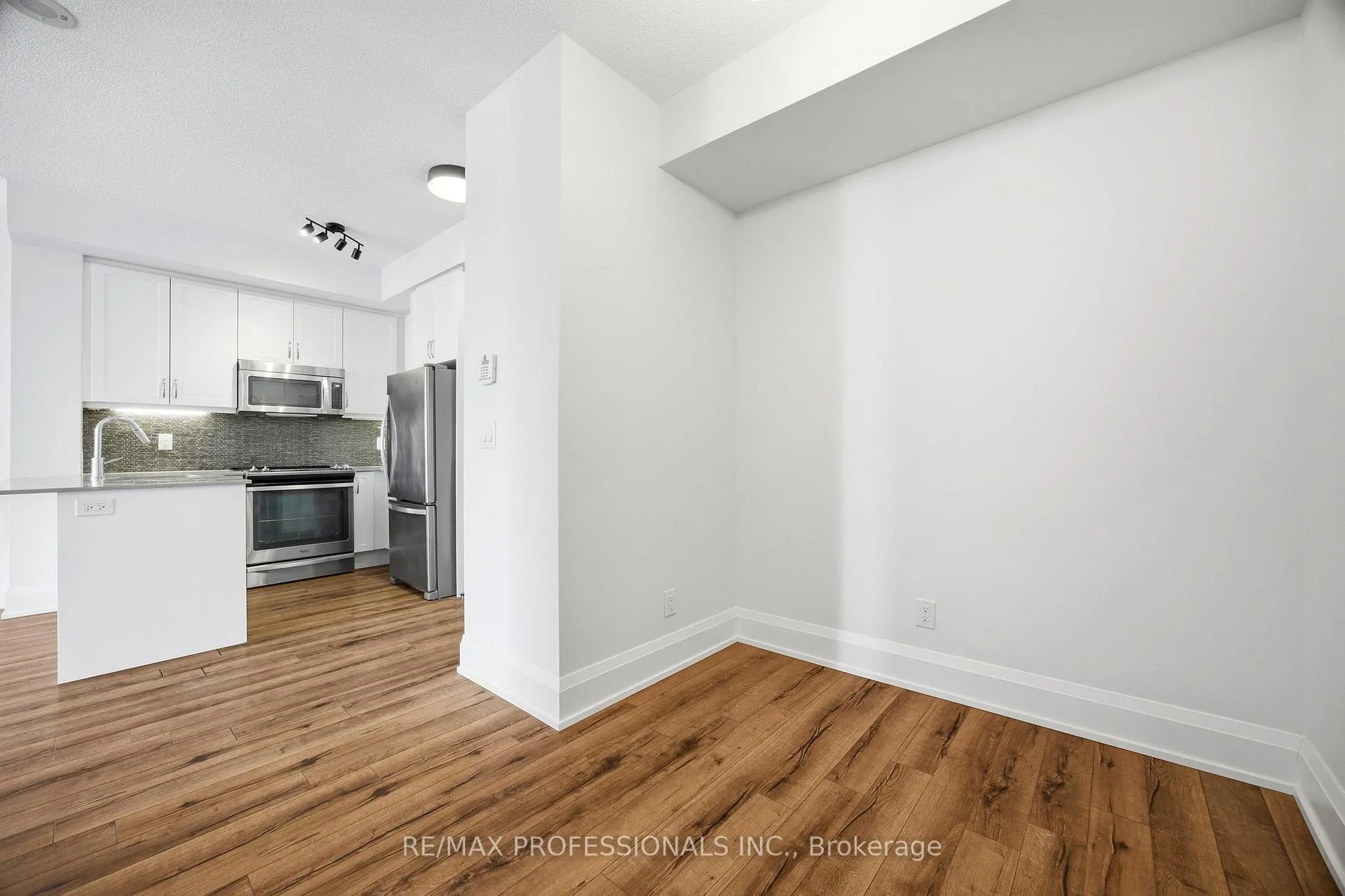 Photo 15 of Unit 612, 2 Old Mill Drive, Toronto, High Park-Swansea — HOMEH