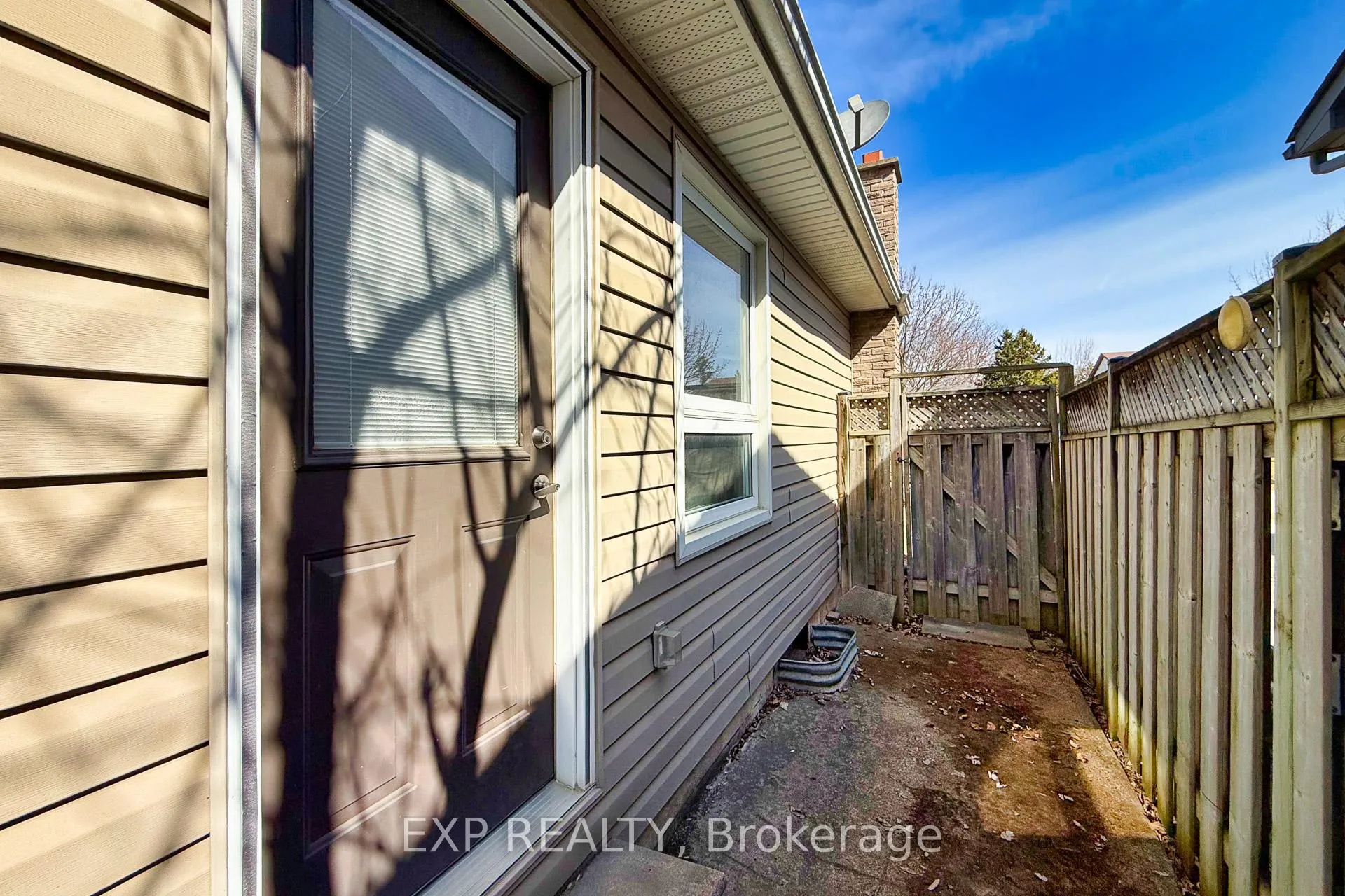 Photo 40 of 584 Elliott Crescent, Milton, Dorset Park — HOMEH