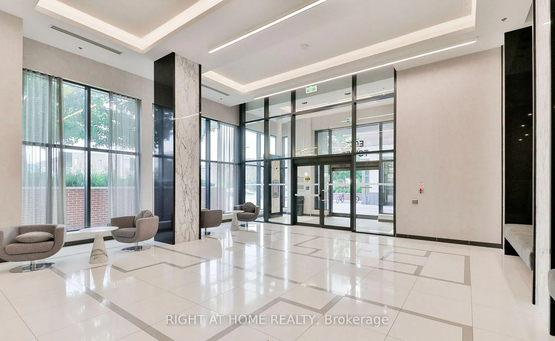 Photo 3 of Unit 701, 99 Eagle Rock Way, Vaughan, Maple — HOMEH