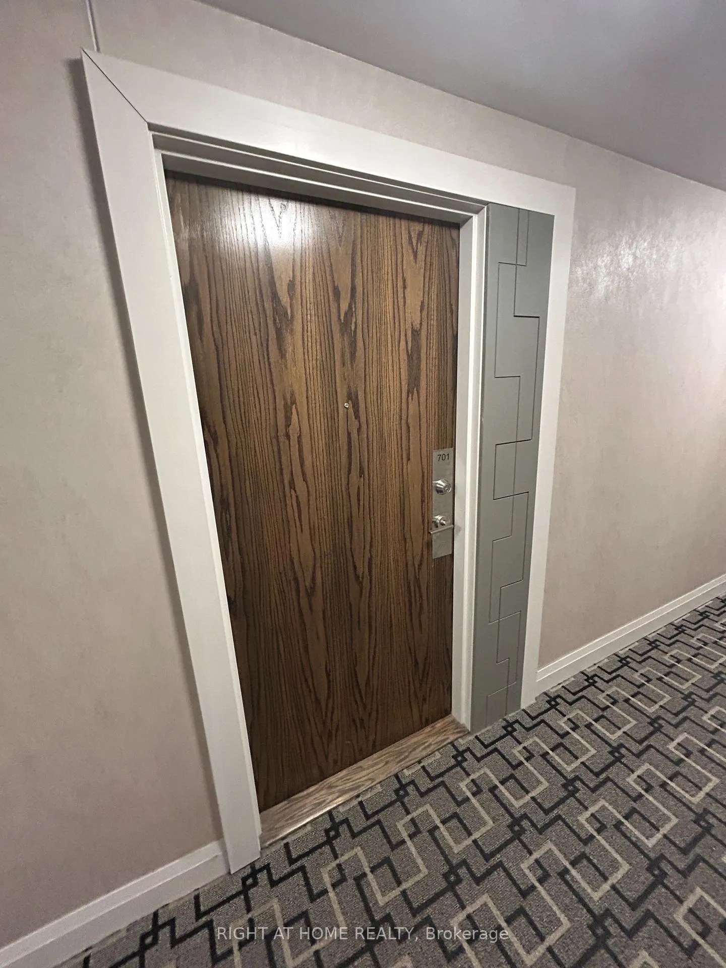Photo 4 of Unit 701, 99 Eagle Rock Way, Vaughan, Maple — HOMEH