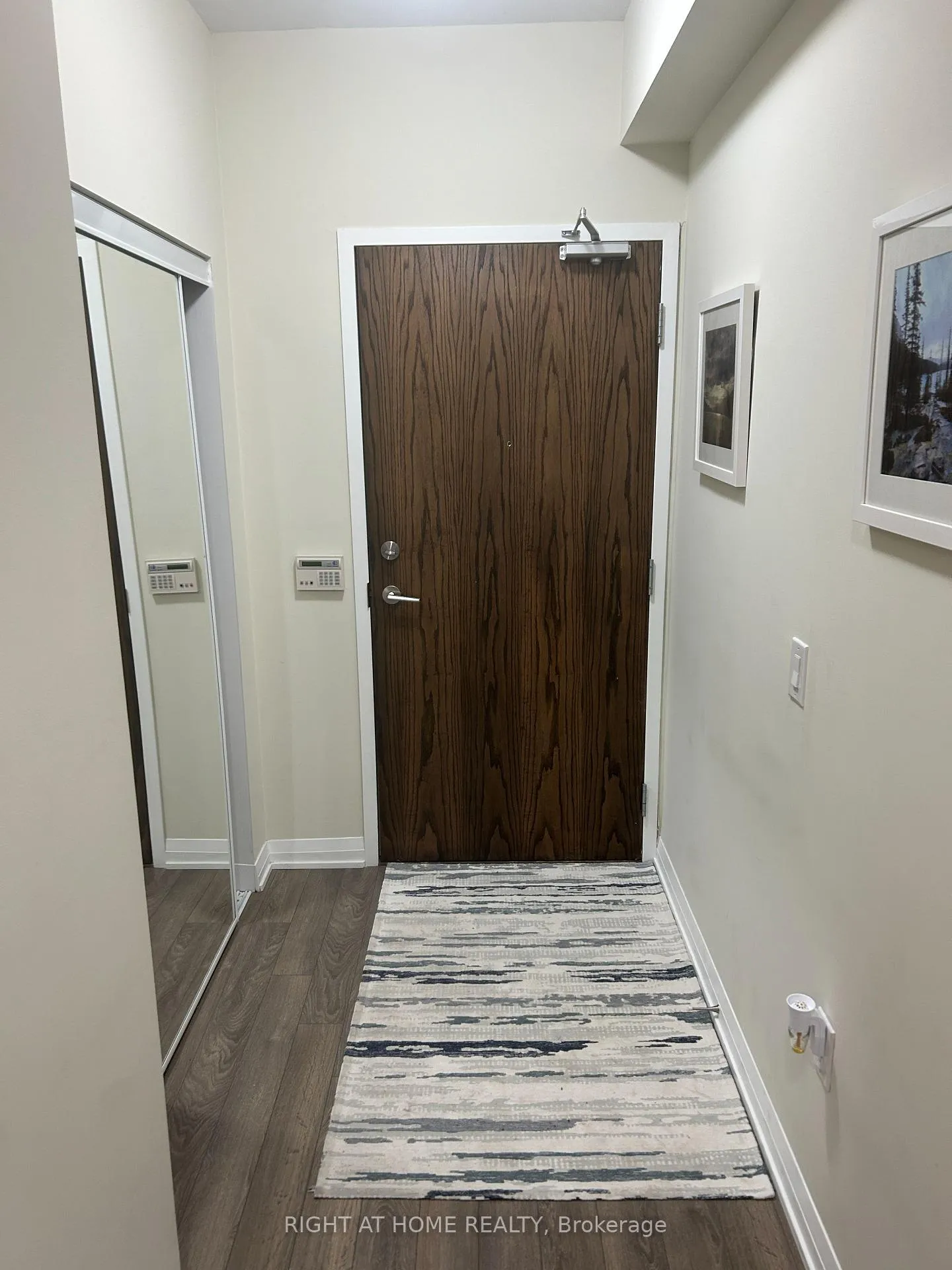 Photo 5 of Unit 701, 99 Eagle Rock Way, Vaughan, Maple — HOMEH