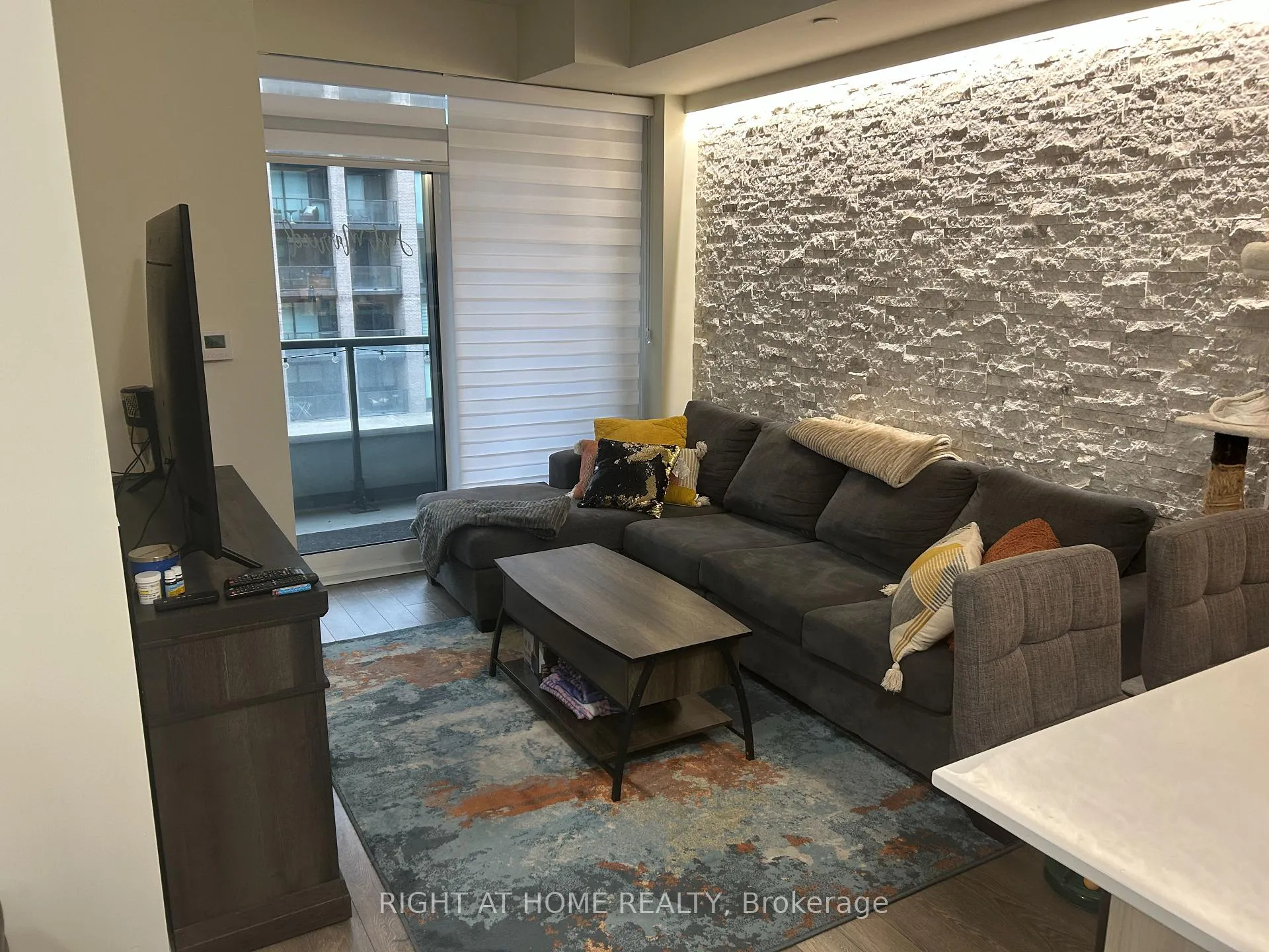 Photo 7 of Unit 701, 99 Eagle Rock Way, Vaughan, Maple — HOMEH
