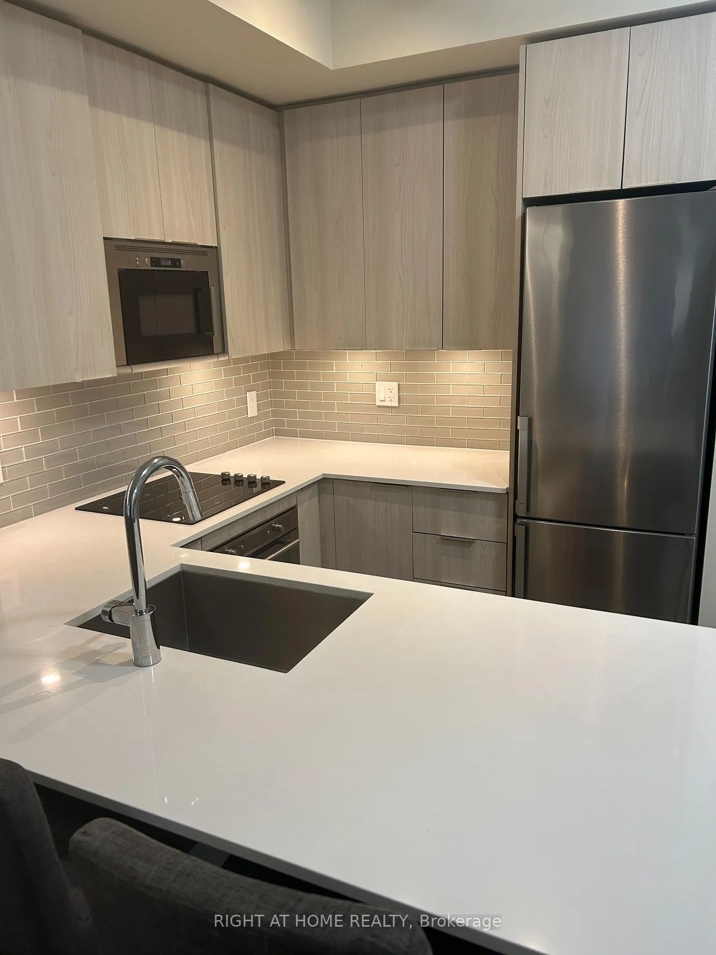Photo 9 of Unit 701, 99 Eagle Rock Way, Vaughan, Maple — HOMEH