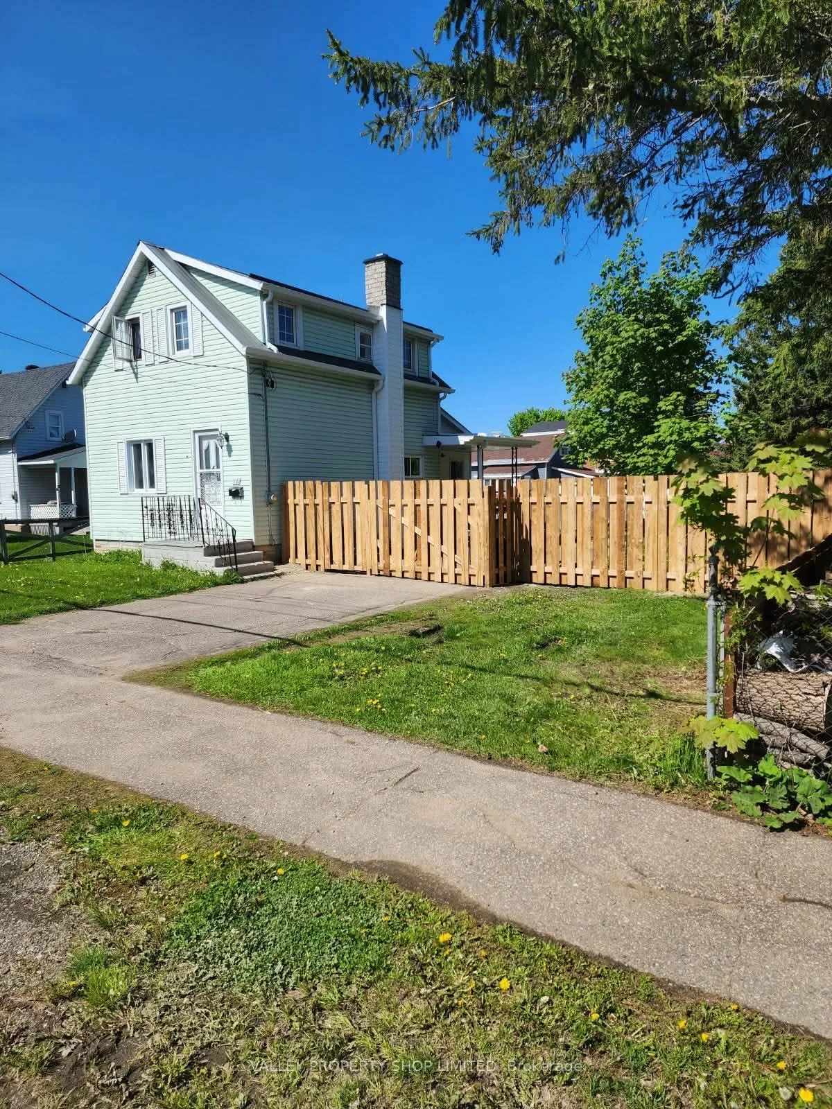 Photo 2 of 715 Mary Street, Pembroke — HOMEH