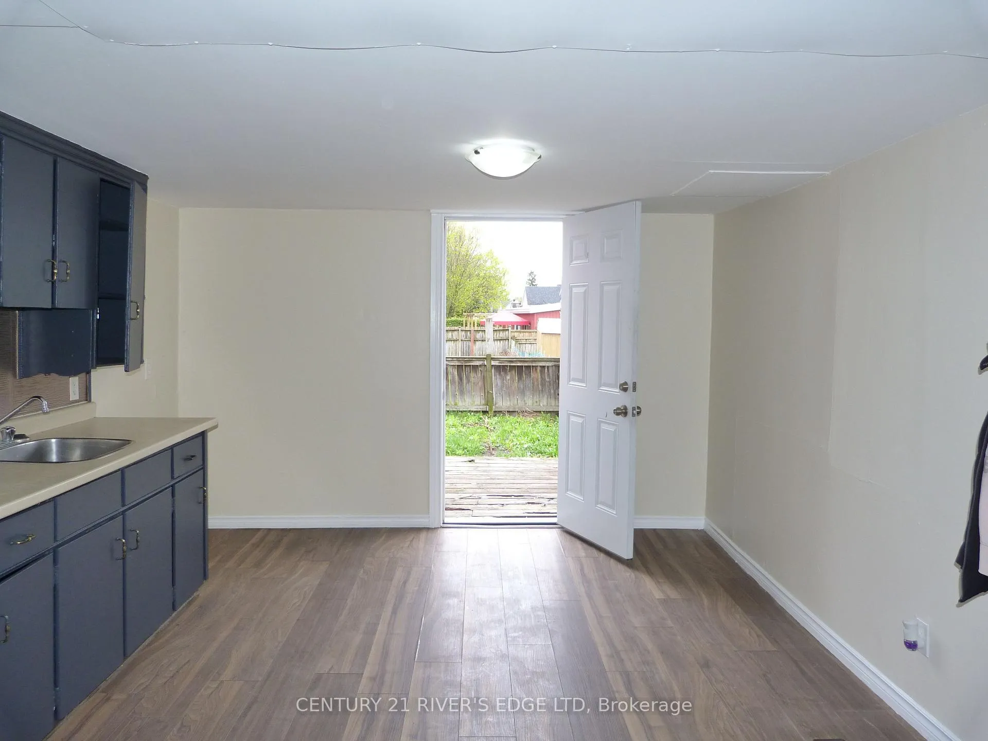 Photo 10 of 78 Perth Street N, Brockville — HOMEH