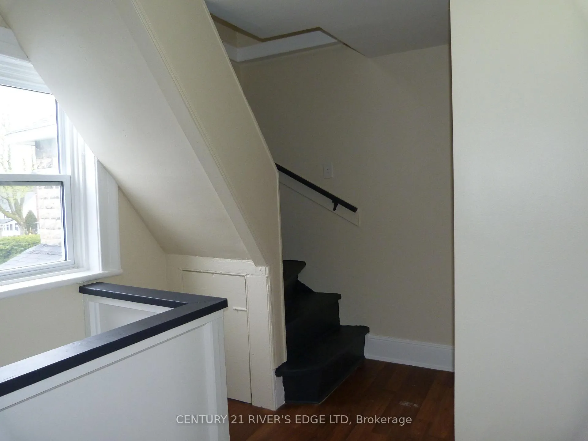 Photo 16 of 78 Perth Street N, Brockville — HOMEH