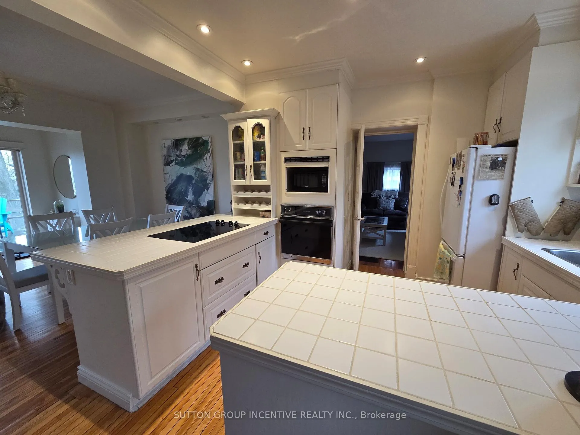 Photo 2 of 203 Blake Street, Barrie, North Shore — HOMEH