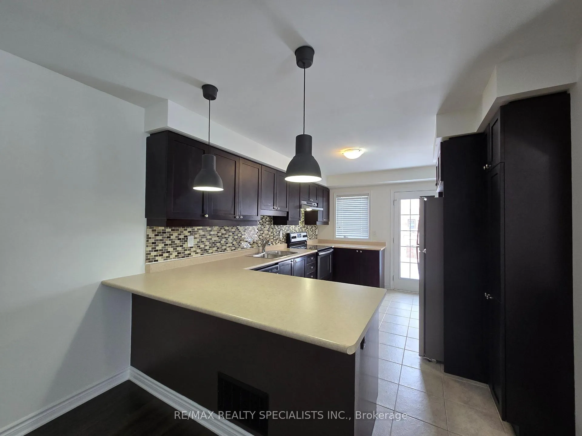 Photo 9 of 261 Casson Point, Milton, Ford — HOMEH