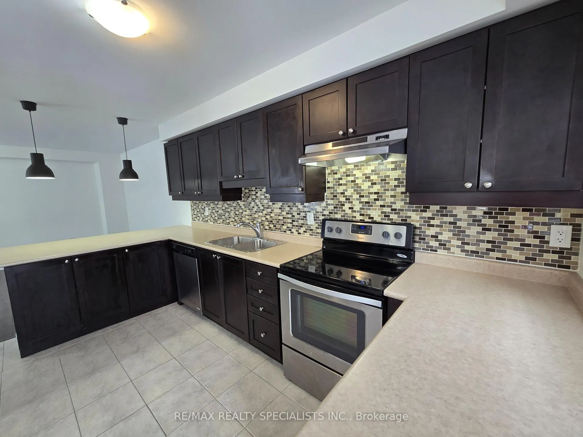Photo 12 of 261 Casson Point, Milton, Ford — HOMEH