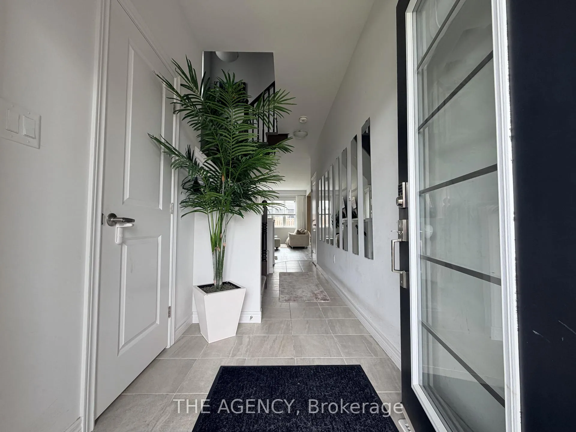 Photo 3 of 28 Baker Lane, Brant, Paris — HOMEH