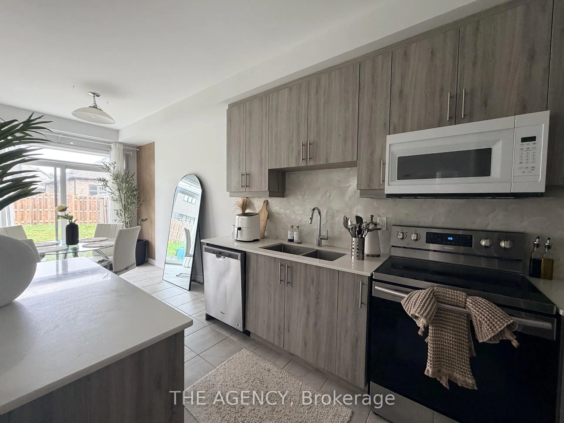 Photo 16 of 28 Baker Lane, Brant, Paris — HOMEH