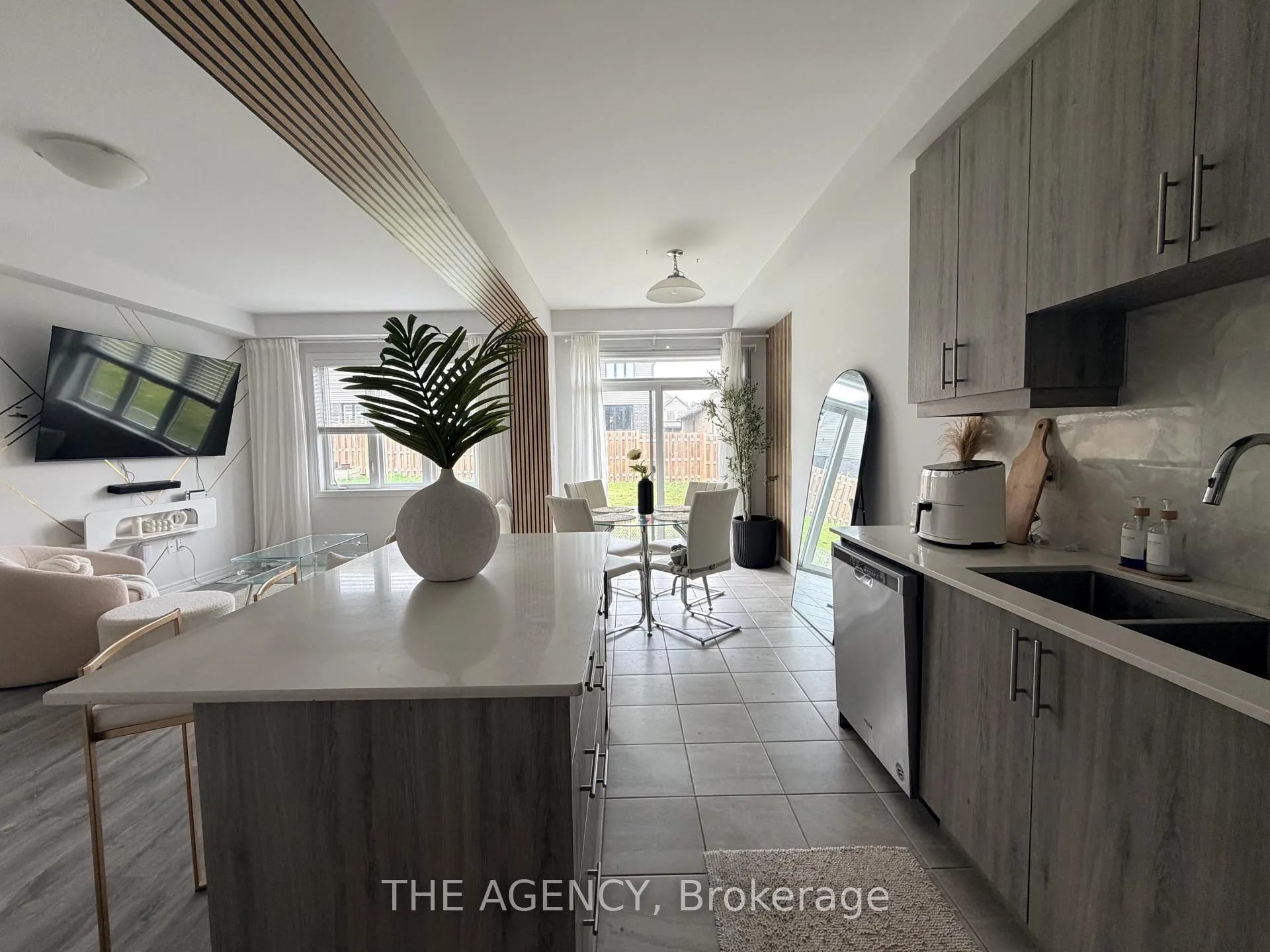Photo 17 of 28 Baker Lane, Brant, Paris — HOMEH