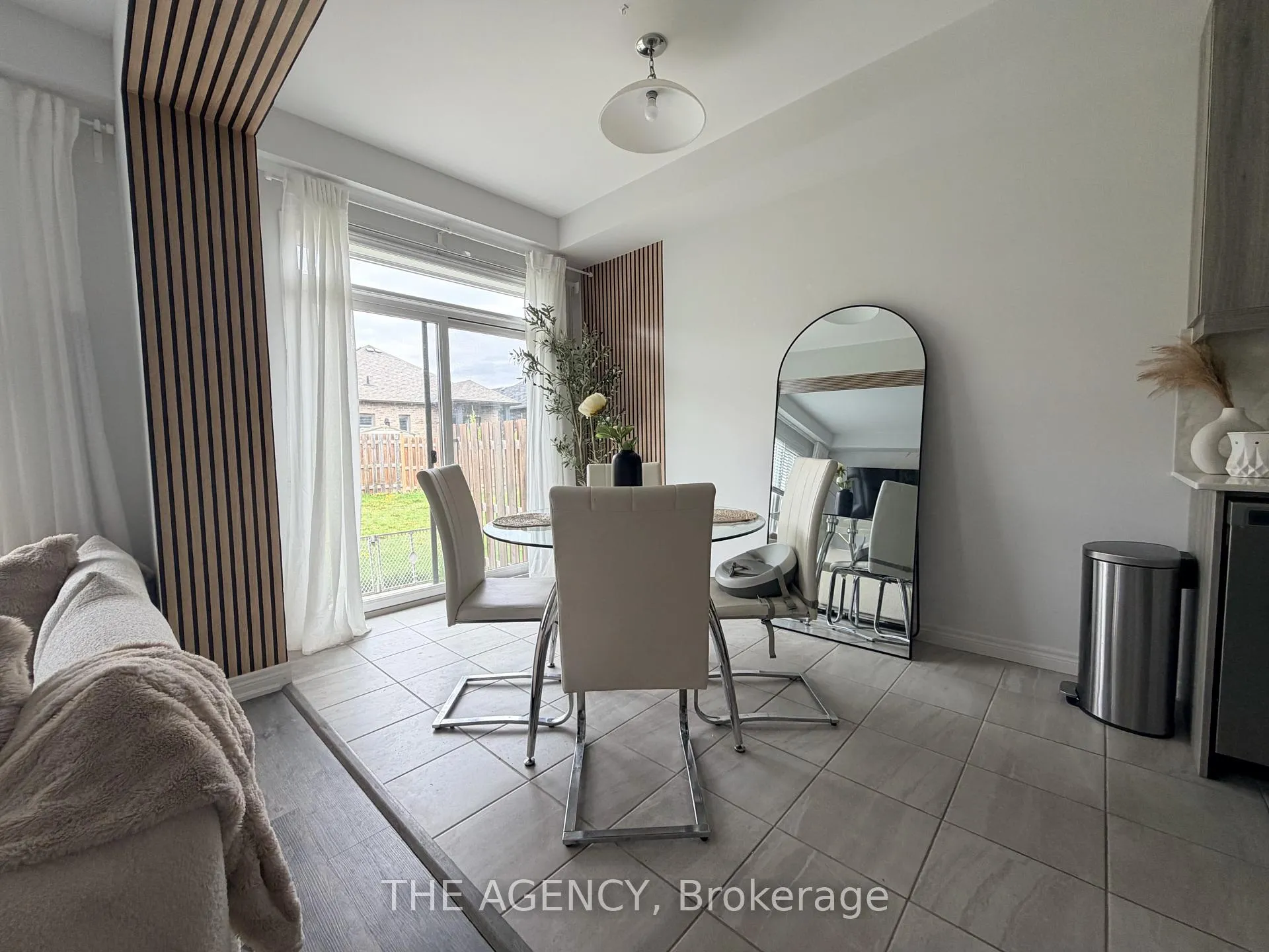 Photo 19 of 28 Baker Lane, Brant, Paris — HOMEH