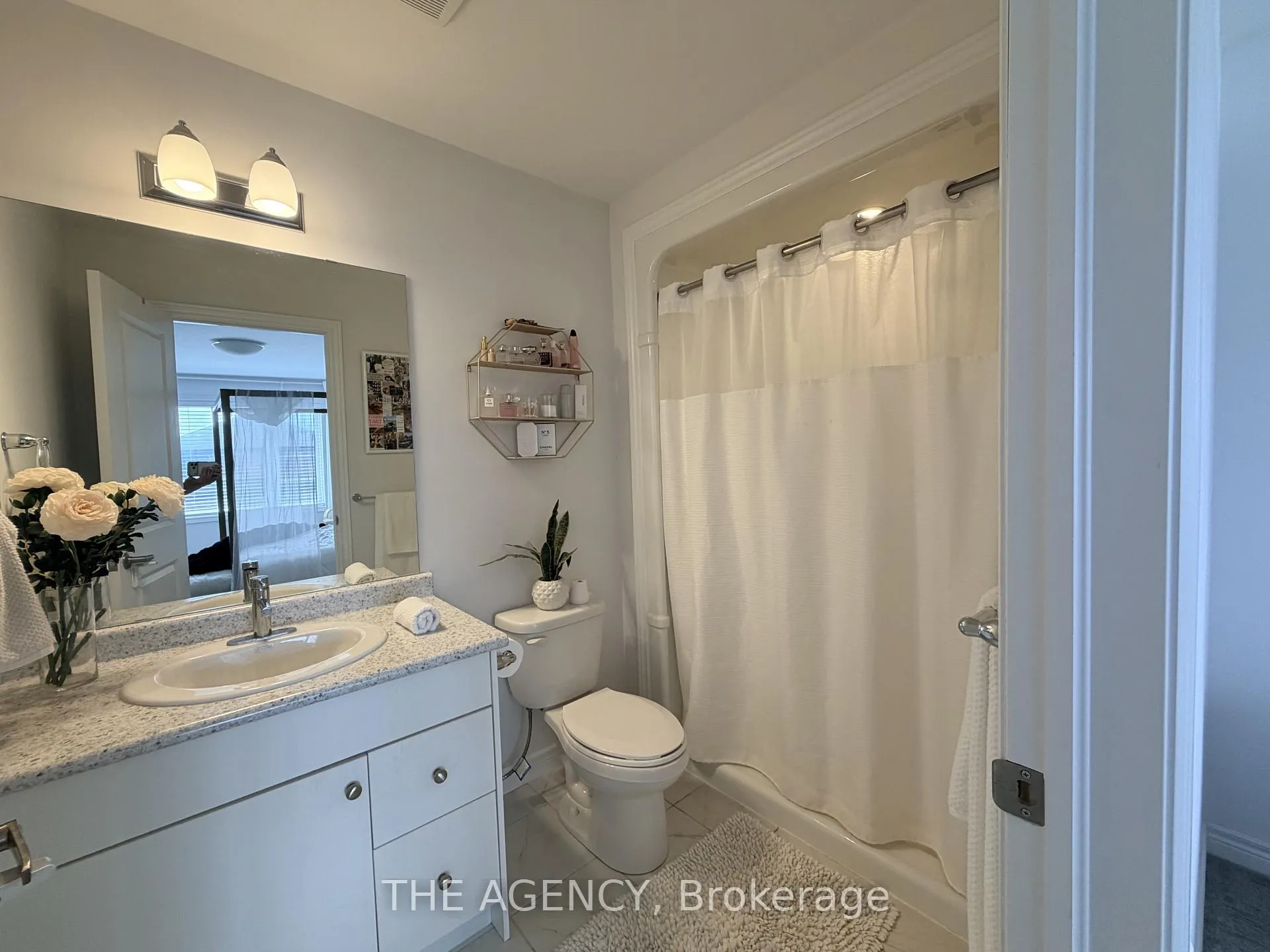Photo 25 of 28 Baker Lane, Brant, Paris — HOMEH
