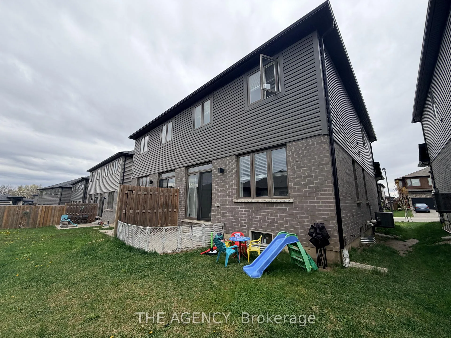 Photo 36 of 28 Baker Lane, Brant, Paris — HOMEH