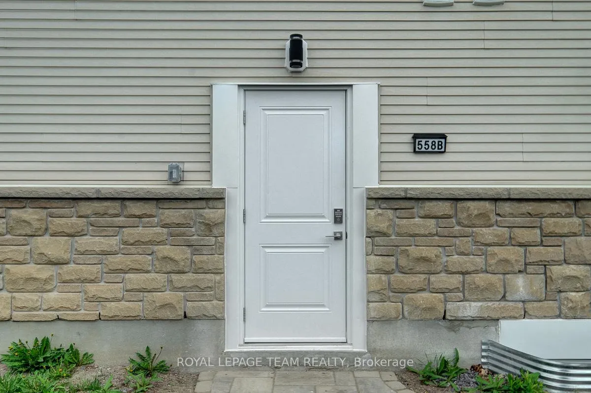 Photo 3 of Unit B, 558 Ashbourne Crescent, Ottawa, Barrhaven - Stonebridge — HOMEH
