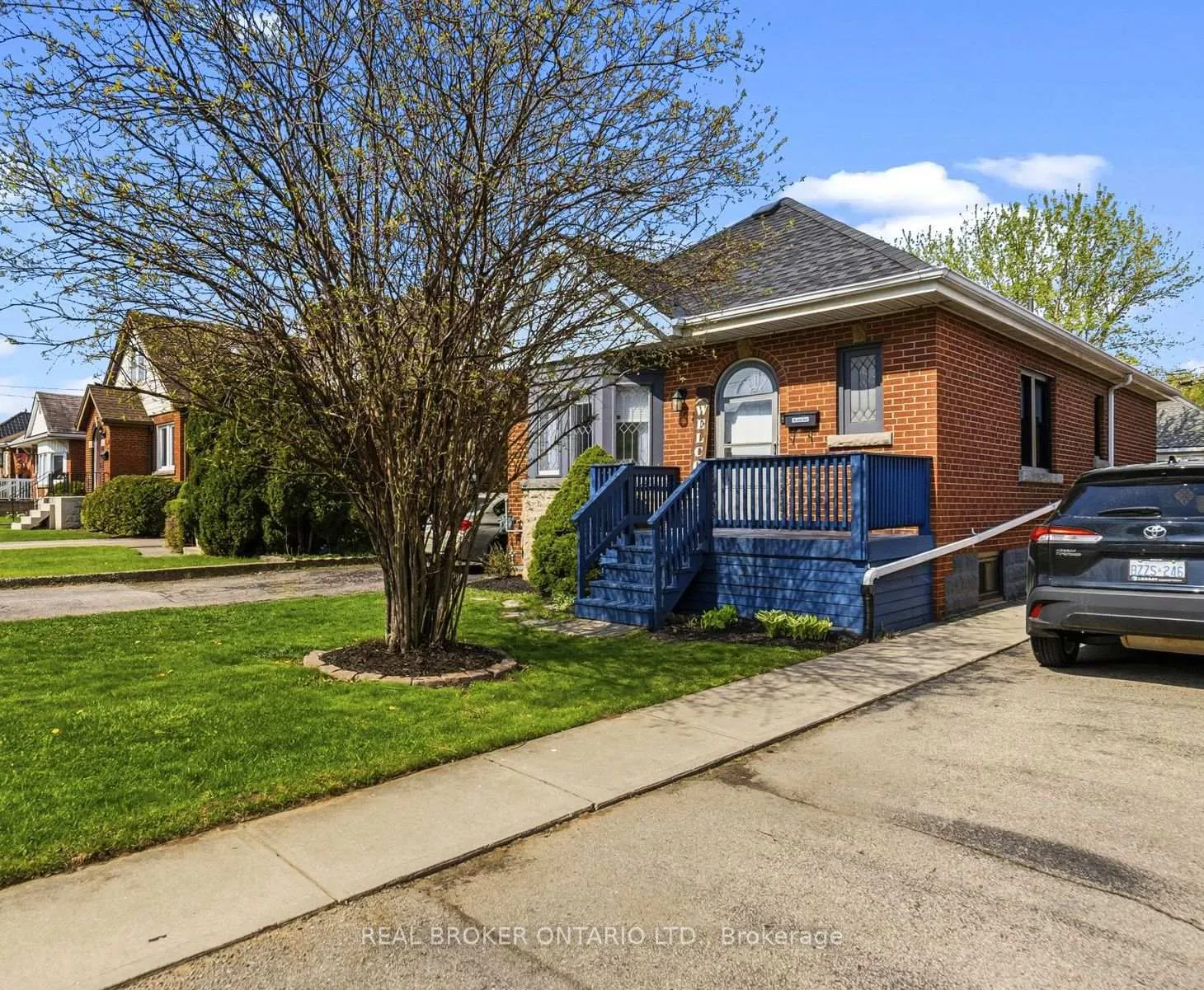 Photo 2 of 8 Barons Avenue S, Hamilton, Bartonville — HOMEH