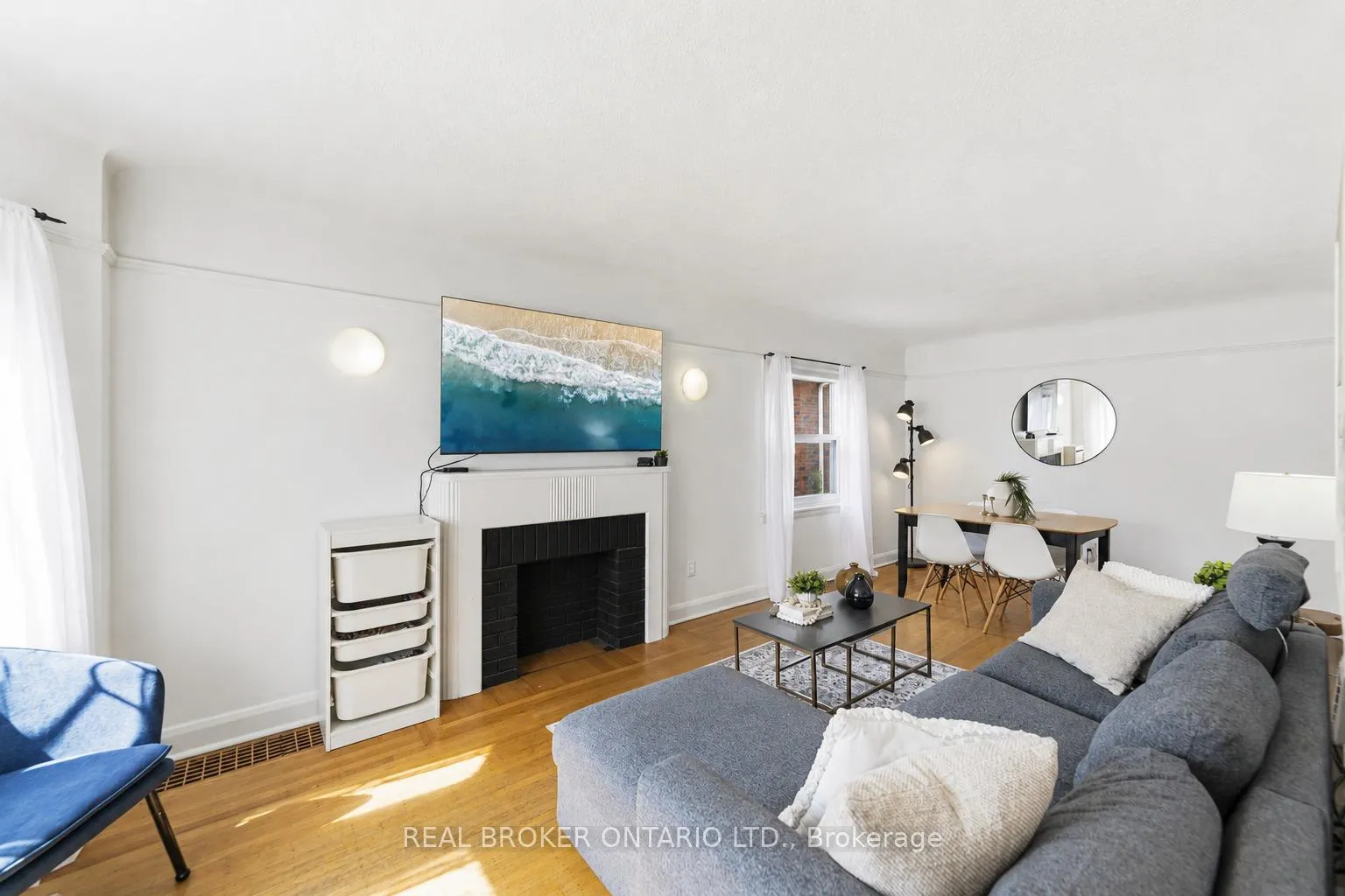 Photo 3 of 8 Barons Avenue S, Hamilton, Bartonville — HOMEH