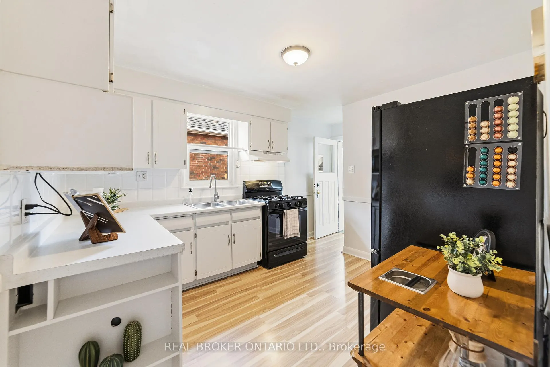 Photo 6 of 8 Barons Avenue S, Hamilton, Bartonville — HOMEH