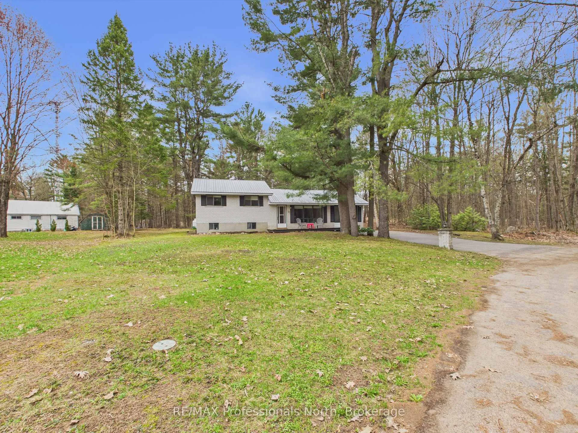 Photo 2 of 11 Beacon Lane, Bracebridge, Macaulay — HOMEH