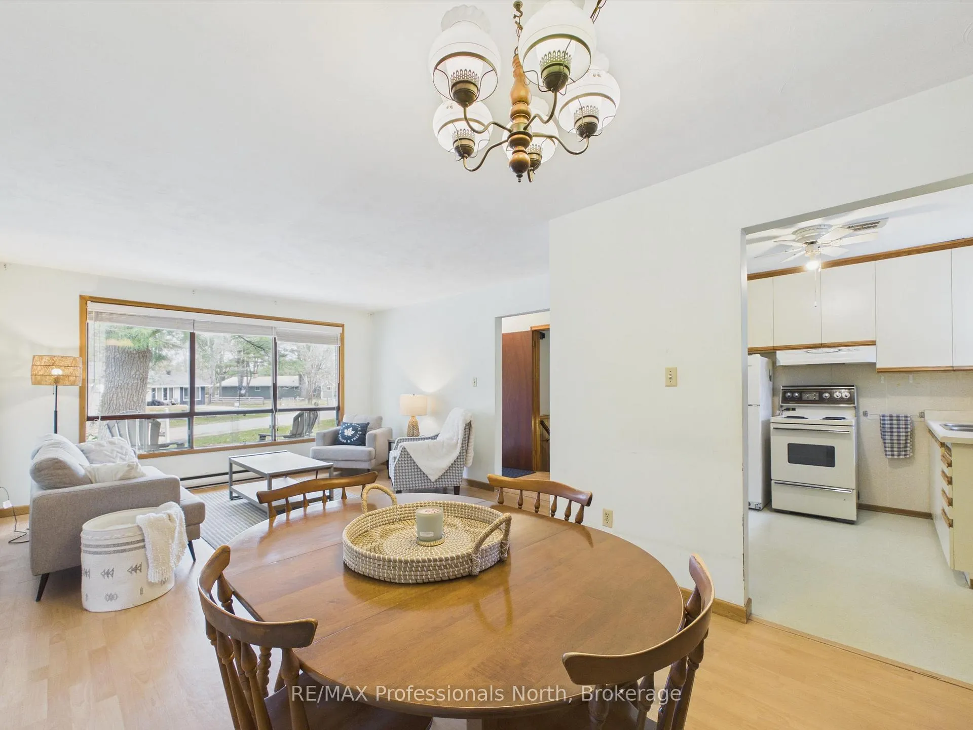 Photo 9 of 11 Beacon Lane, Bracebridge, Macaulay — HOMEH