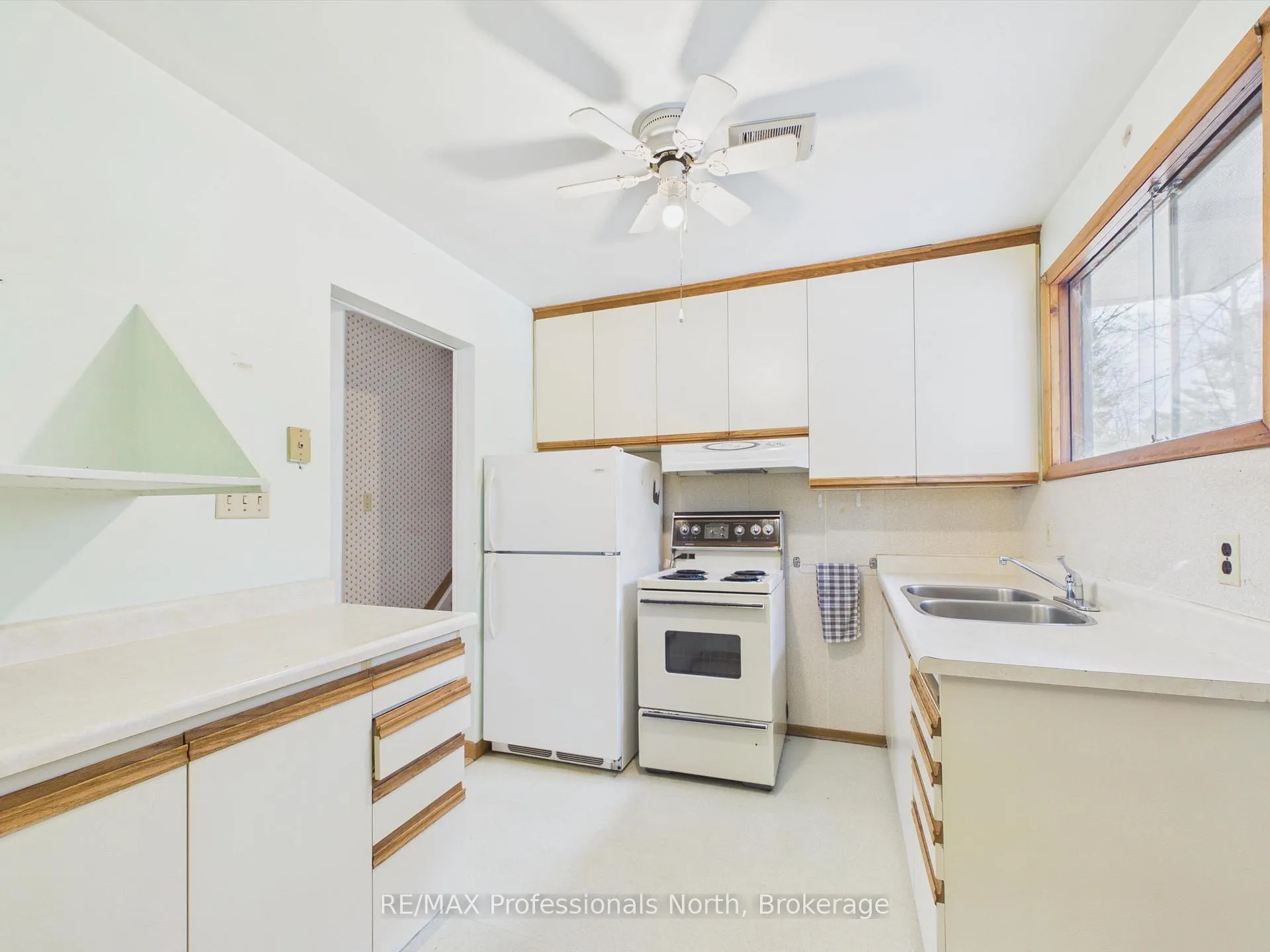 Photo 11 of 11 Beacon Lane, Bracebridge, Macaulay — HOMEH
