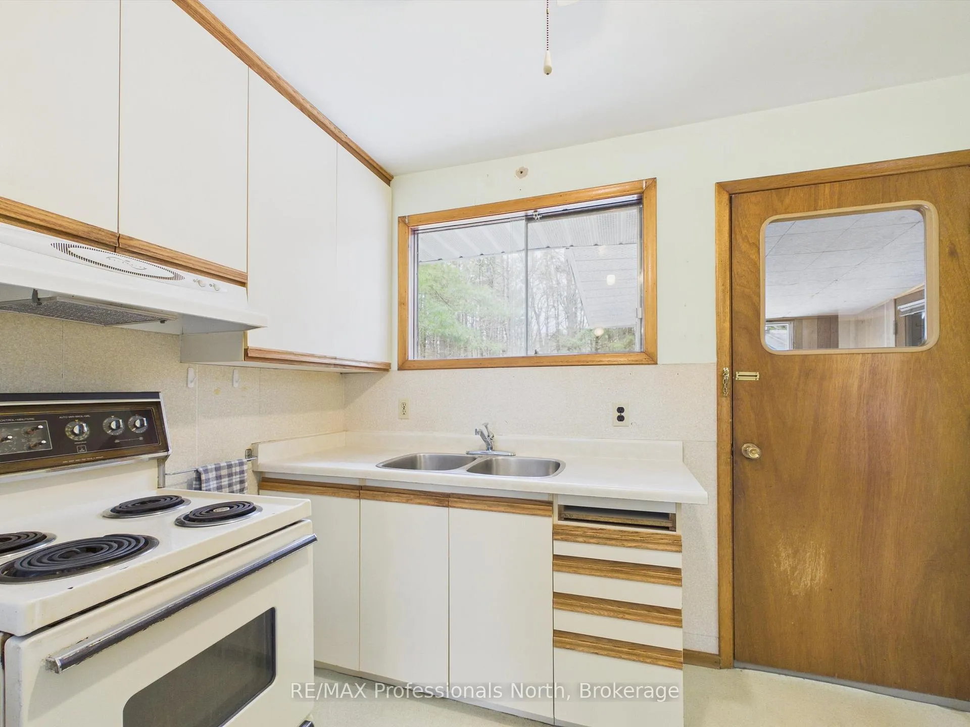 Photo 12 of 11 Beacon Lane, Bracebridge, Macaulay — HOMEH