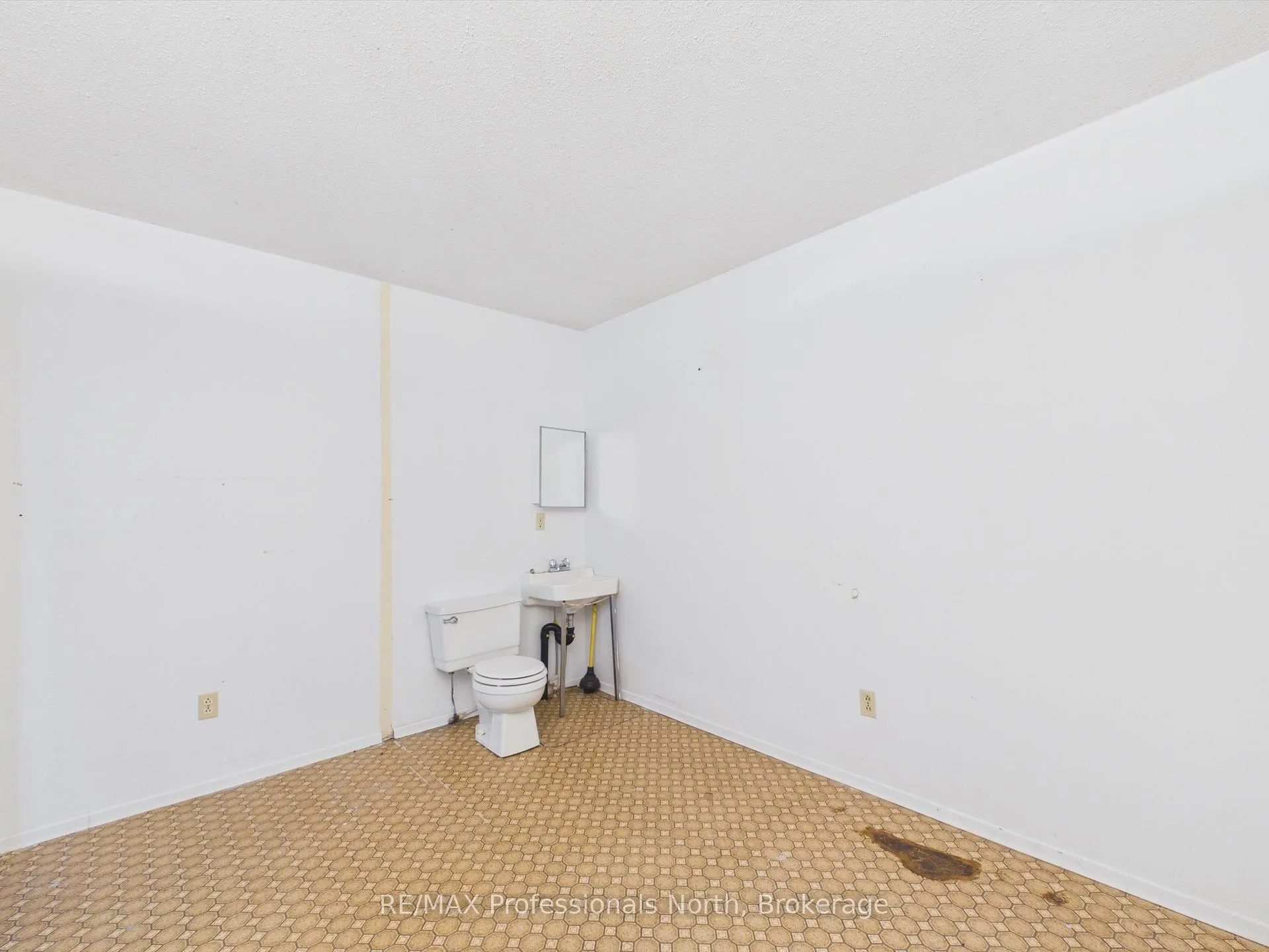 Photo 16 of 11 Beacon Lane, Bracebridge, Macaulay — HOMEH