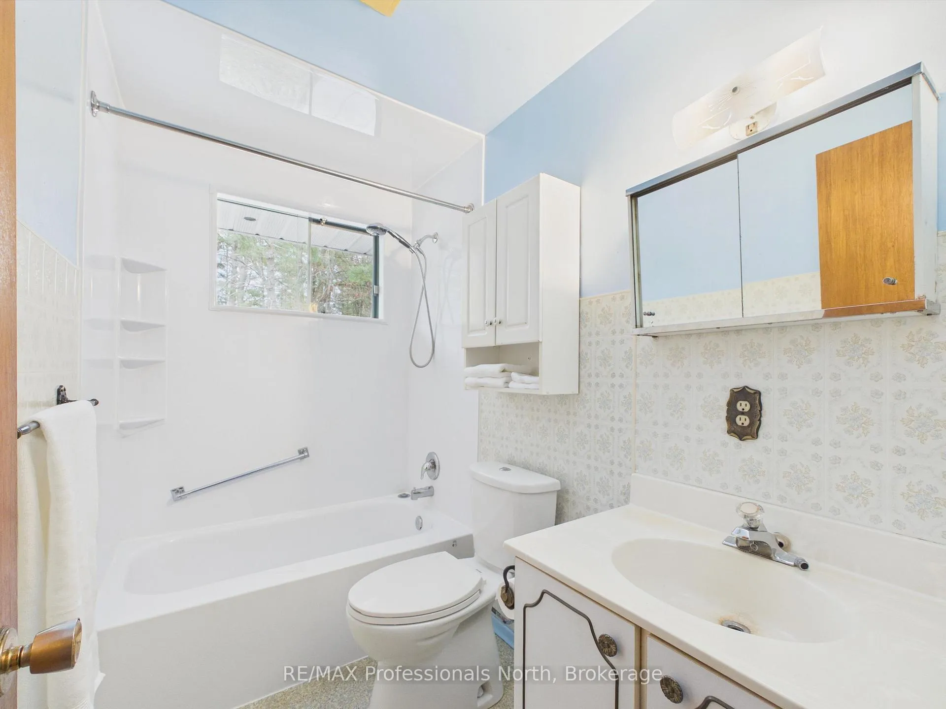 Photo 20 of 11 Beacon Lane, Bracebridge, Macaulay — HOMEH