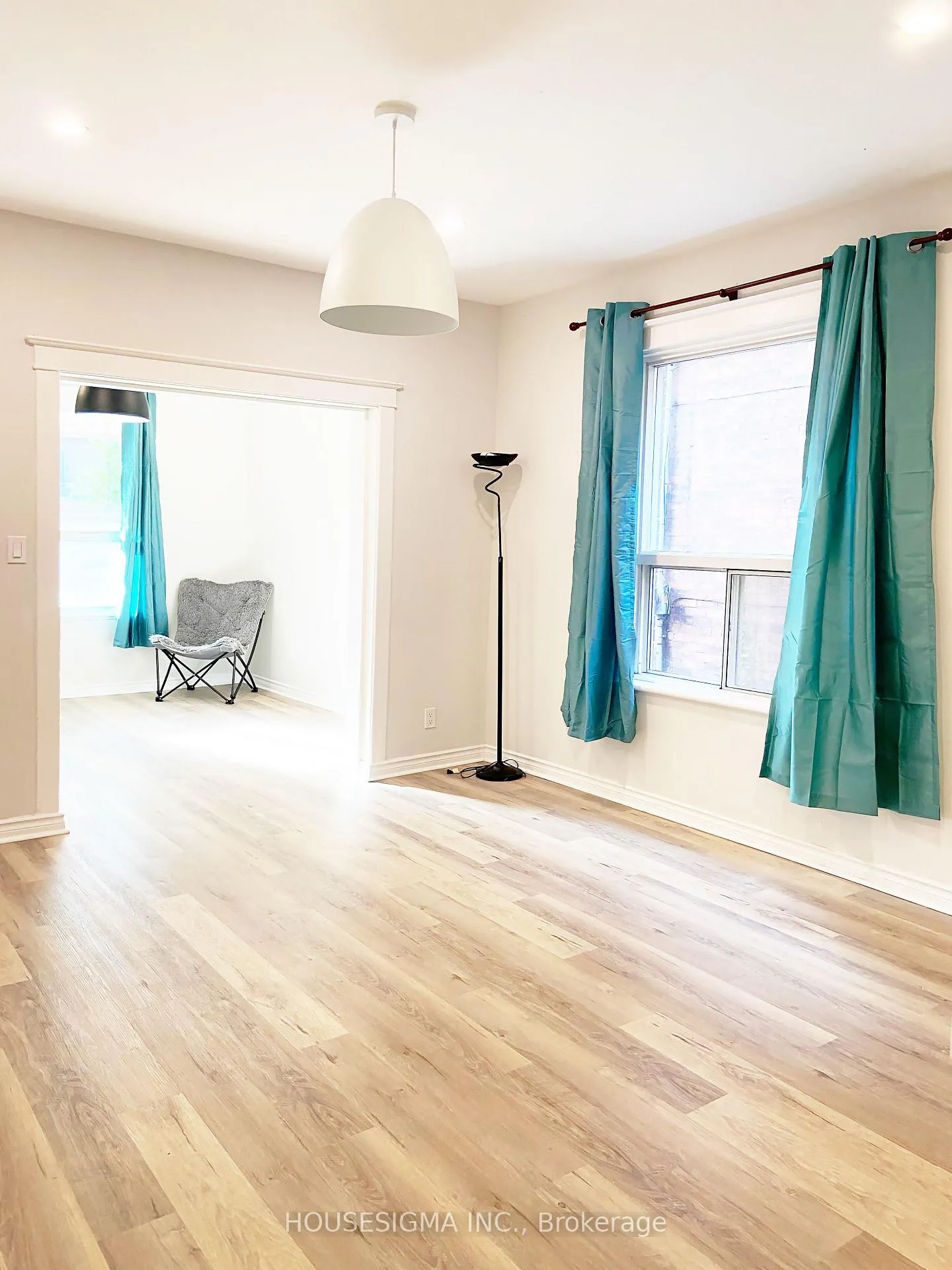 Photo 3 of 19 Erie Avenue, Hamilton, Stinson — HOMEH